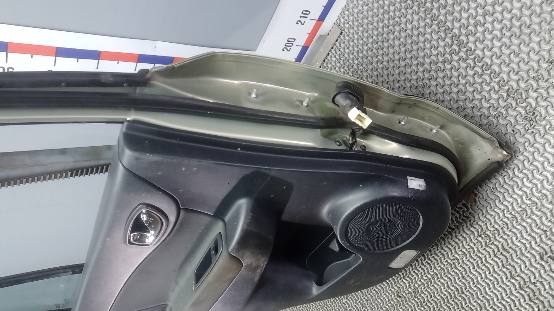 Дверь задняя левая