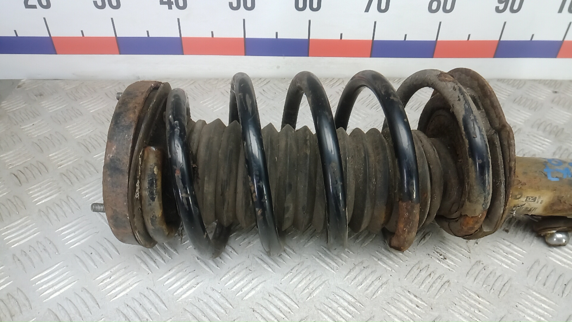 Амортизатор передний правый