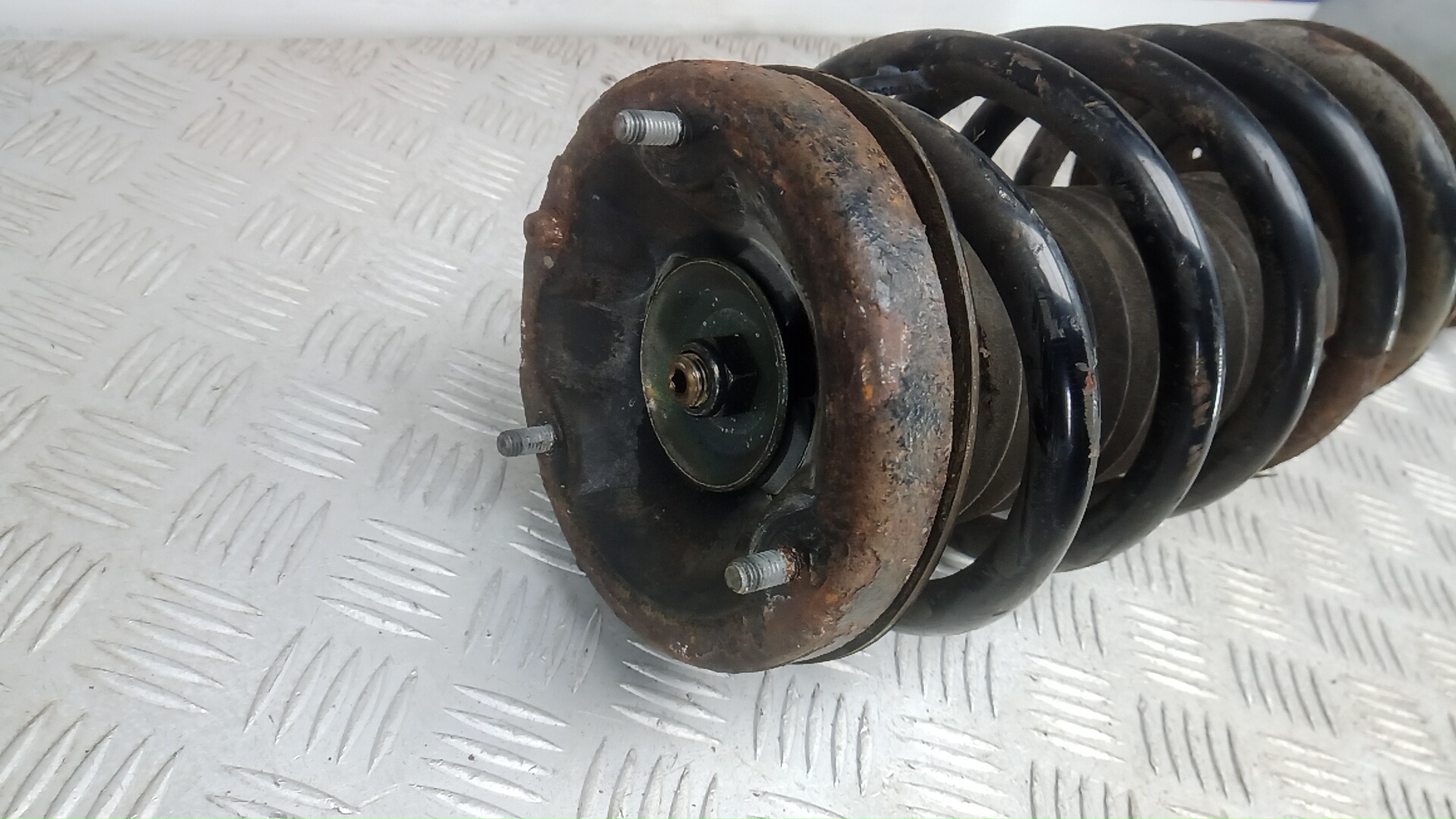 Амортизатор передний правый