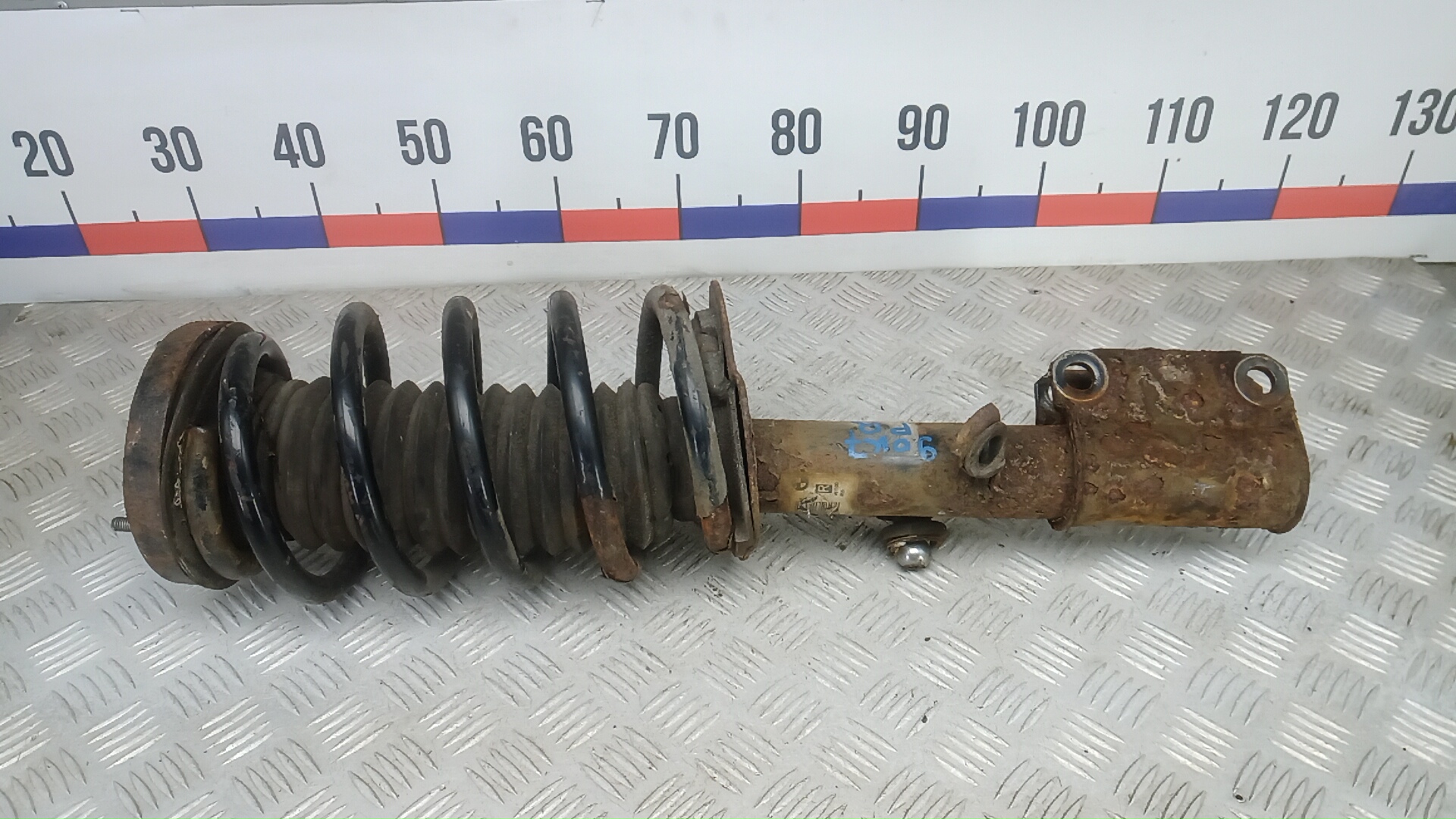 Амортизатор передний правый