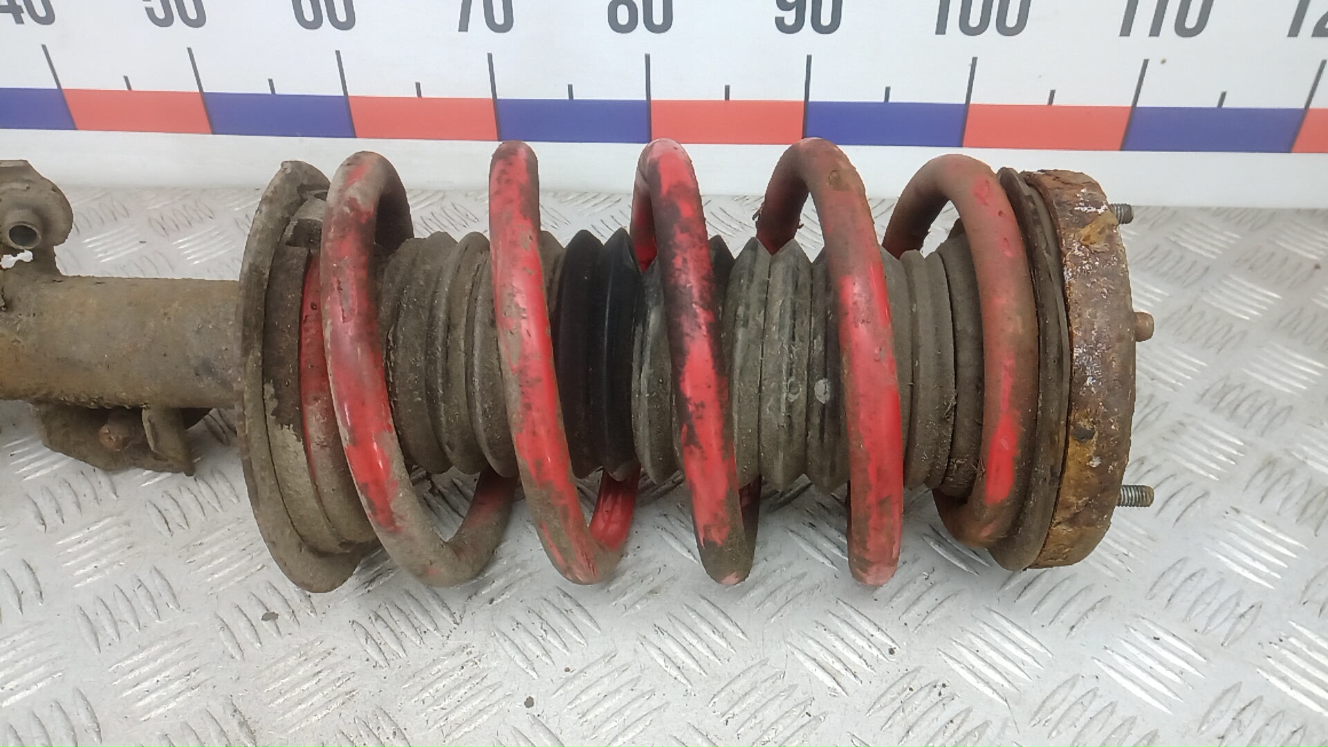 Амортизатор передний правый