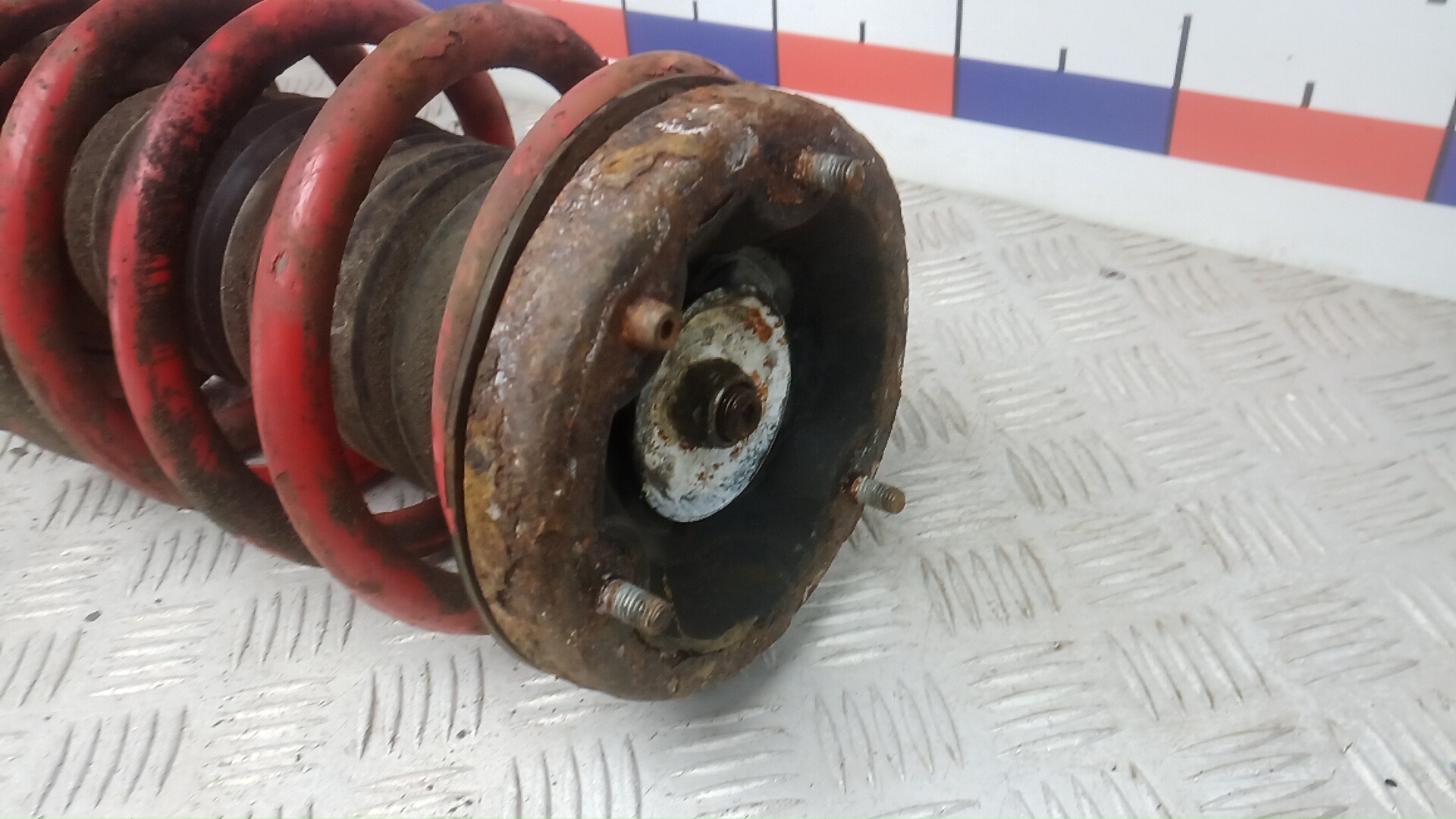 Амортизатор передний правый