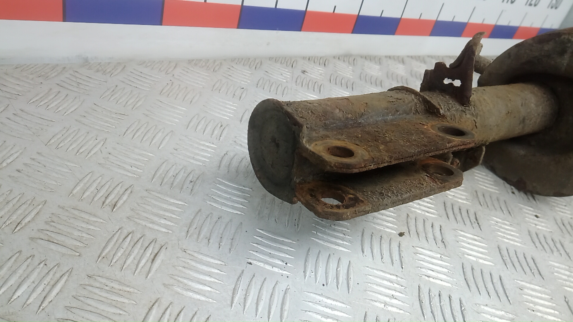 Амортизатор передний правый