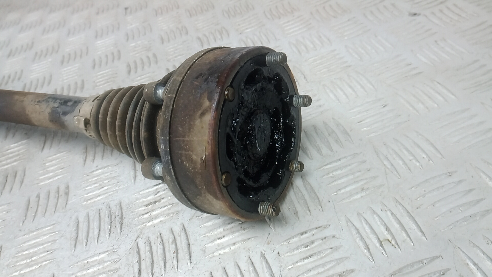 Полуось передняя левая