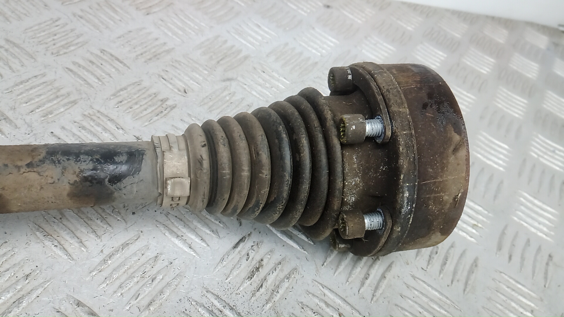 Полуось передняя левая