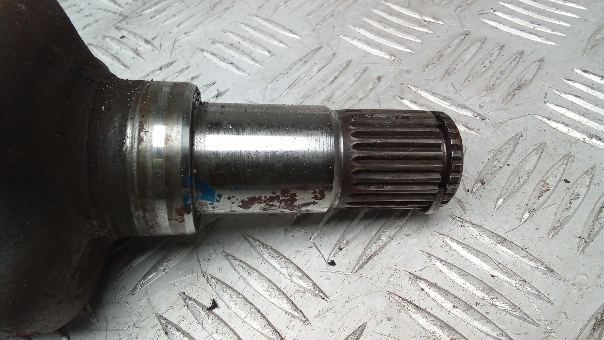 Полуось передняя левая