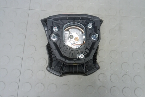 Подушка безопасности в рулевое колесо