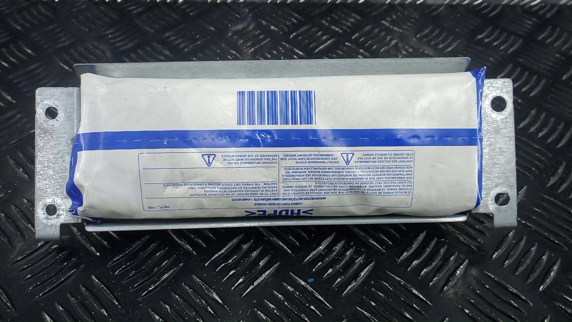 Подушка безопасности пассажирская (в торпедо)