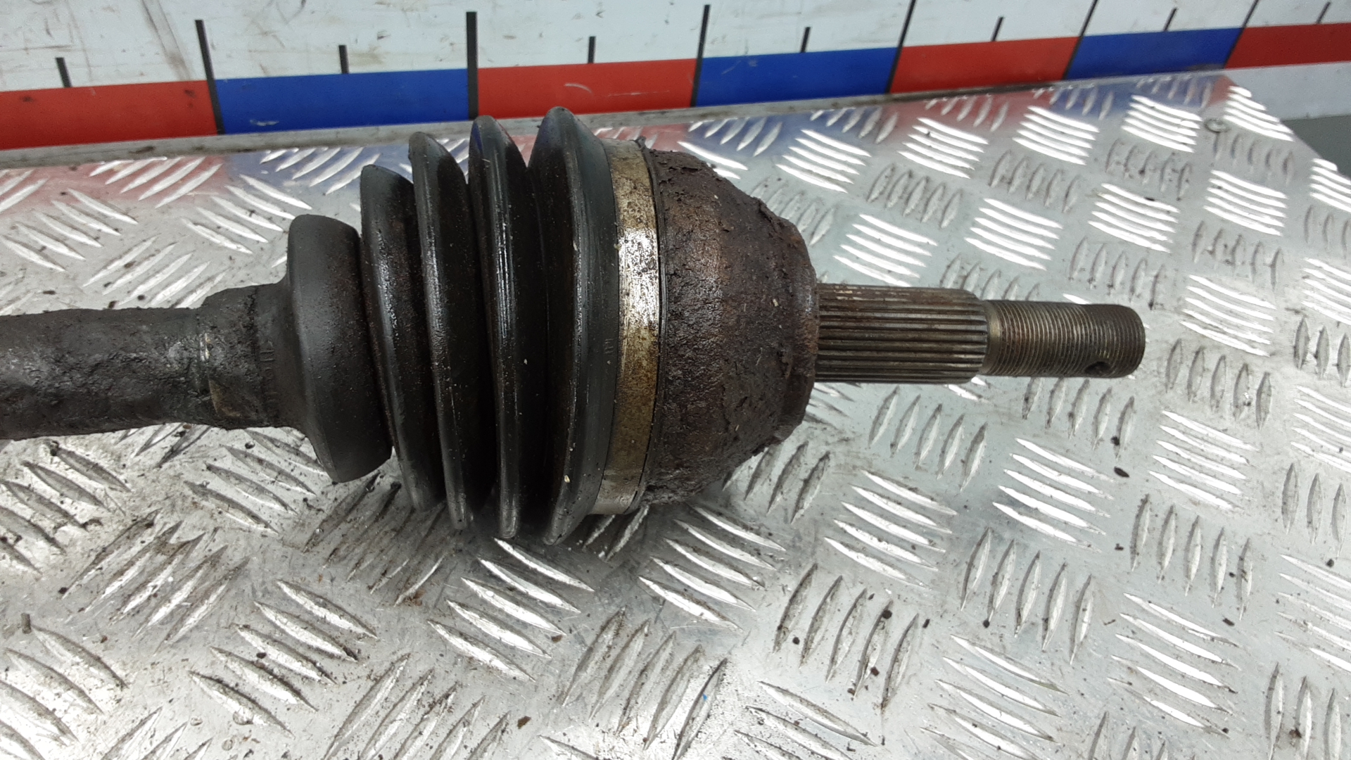 Полуось передняя левая