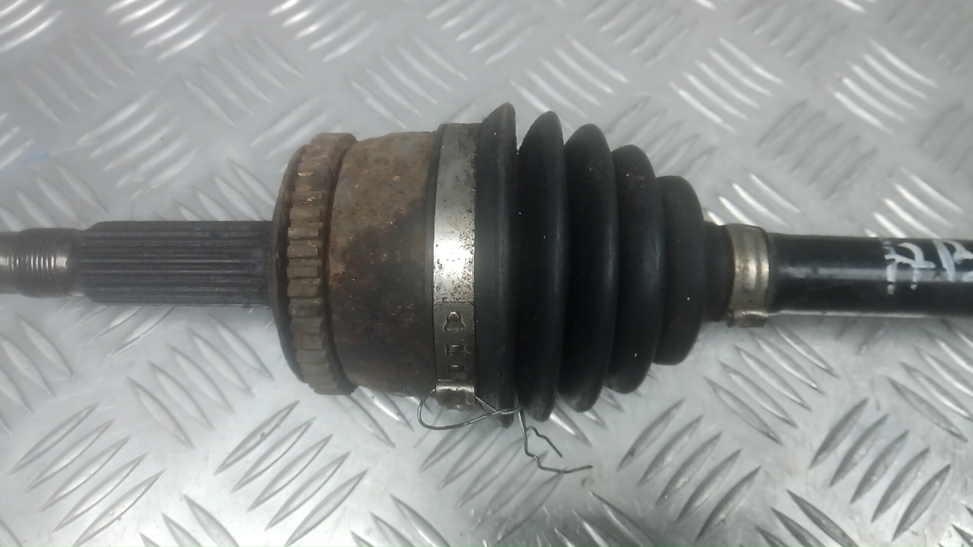 Полуось передняя левая