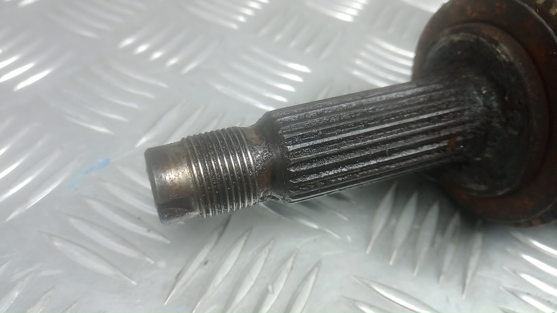 Полуось передняя левая