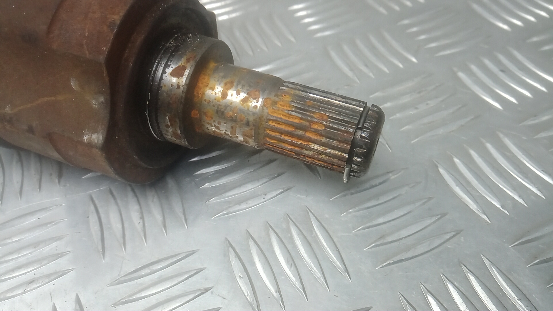 Полуось передняя левая