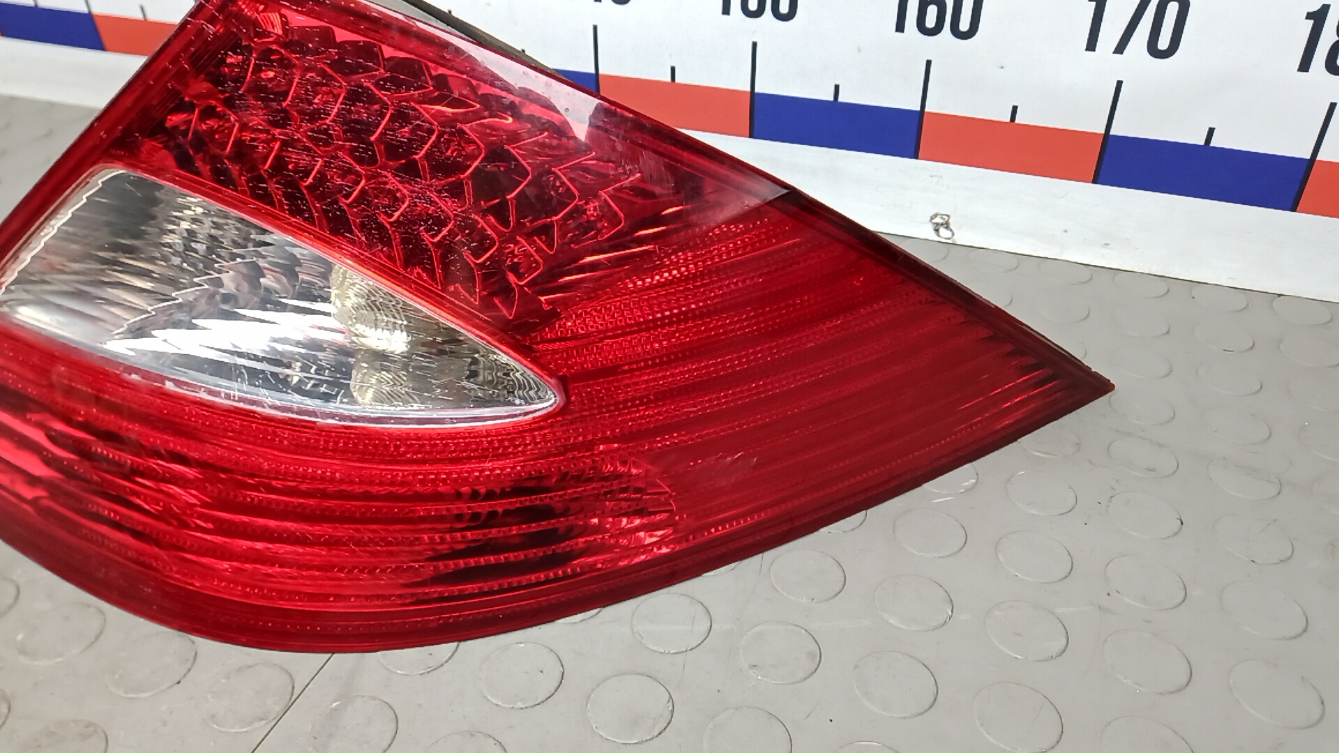 Фонарь задний правый