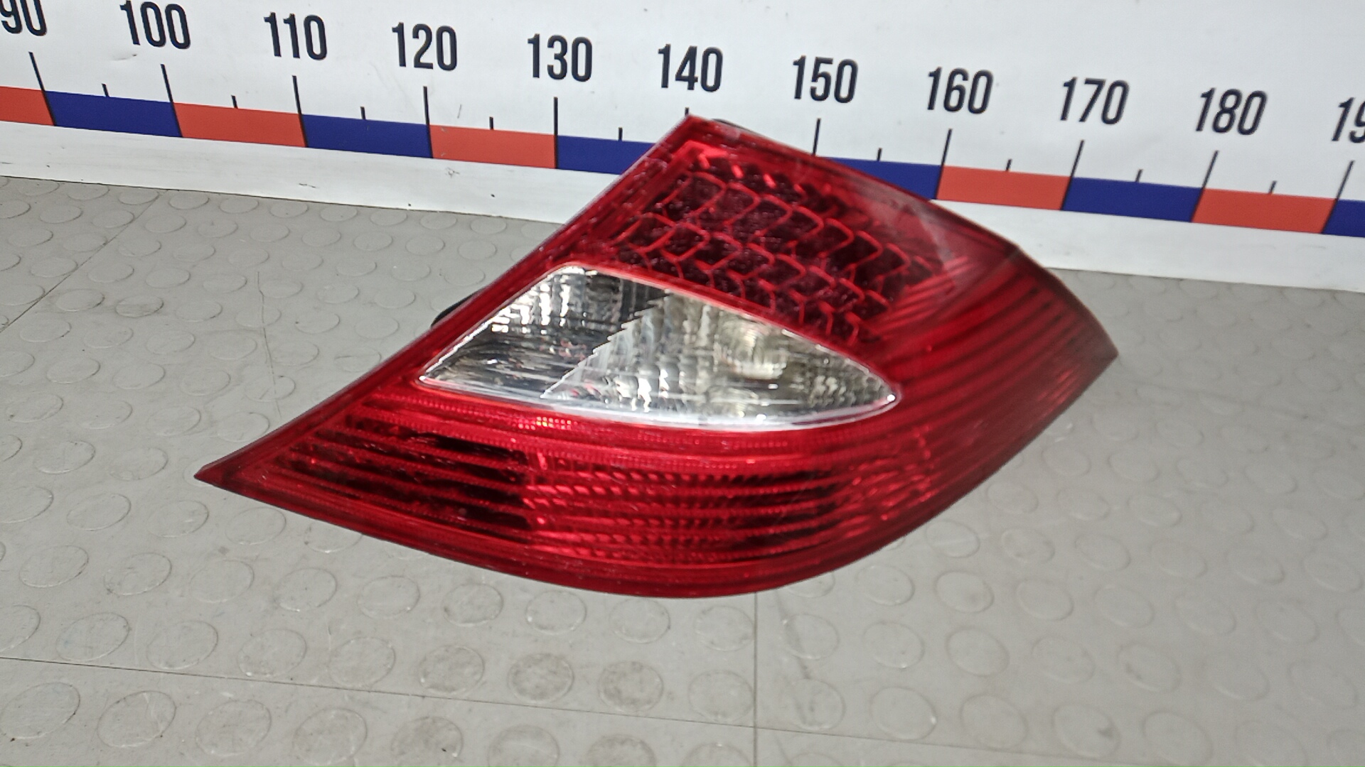 Фонарь задний правый