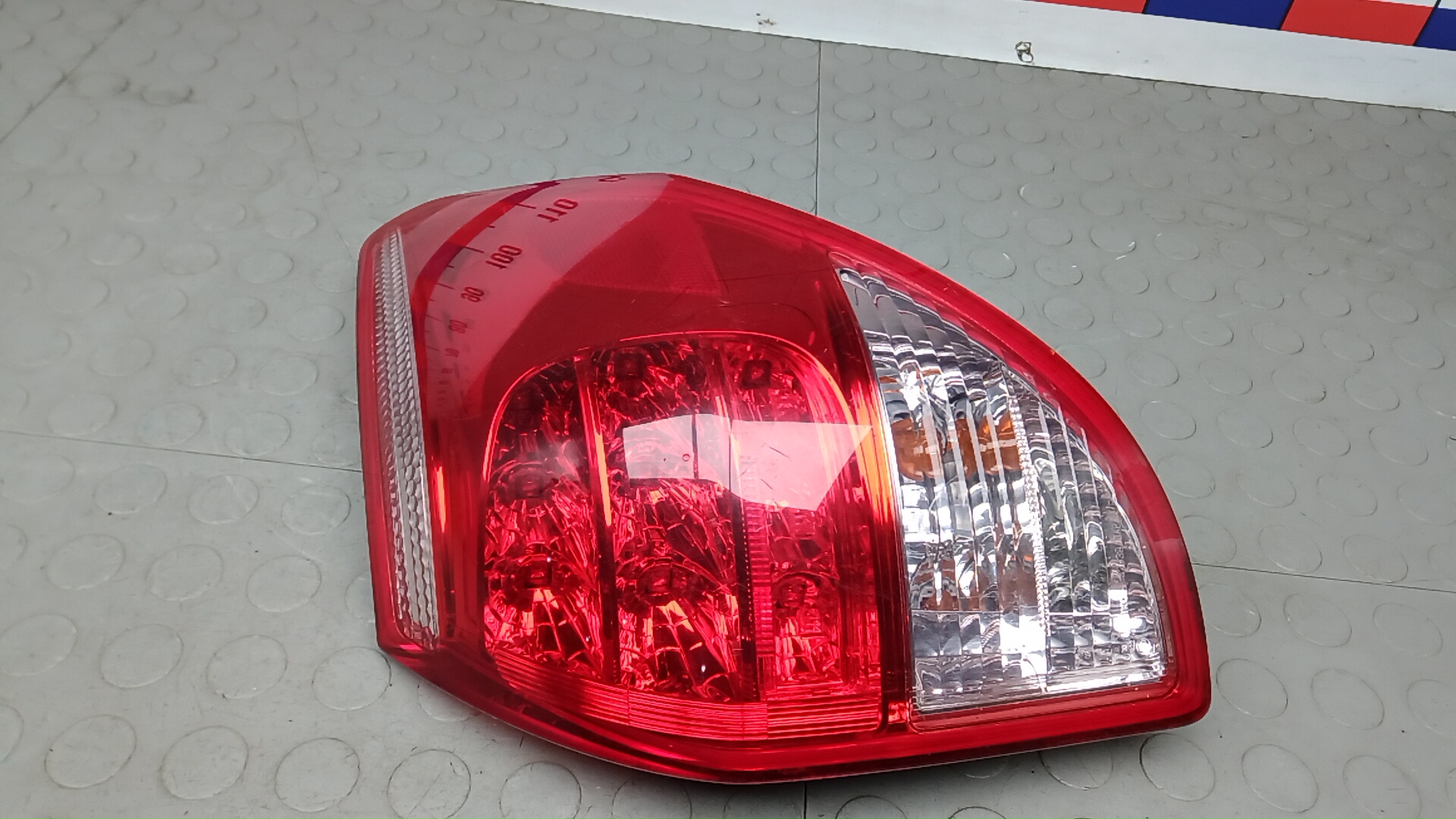 Фонарь задний правый