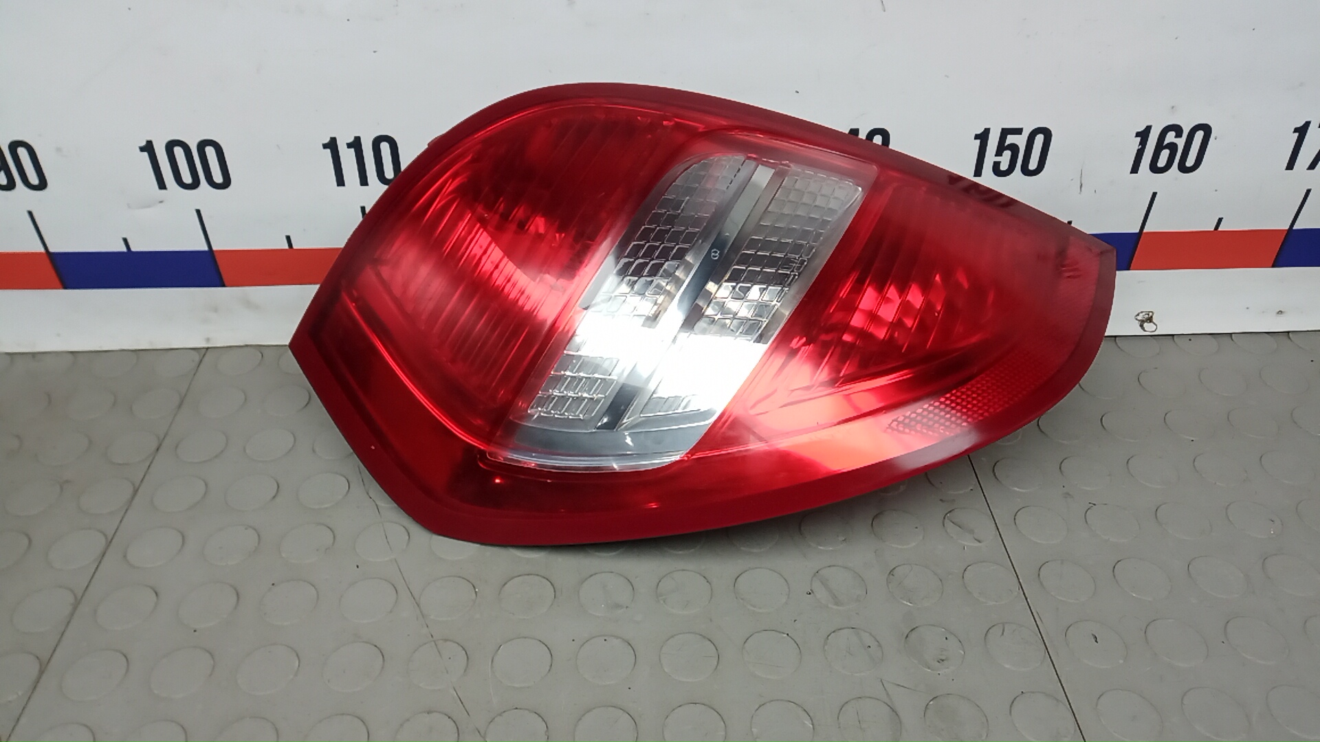 Фонарь задний левый