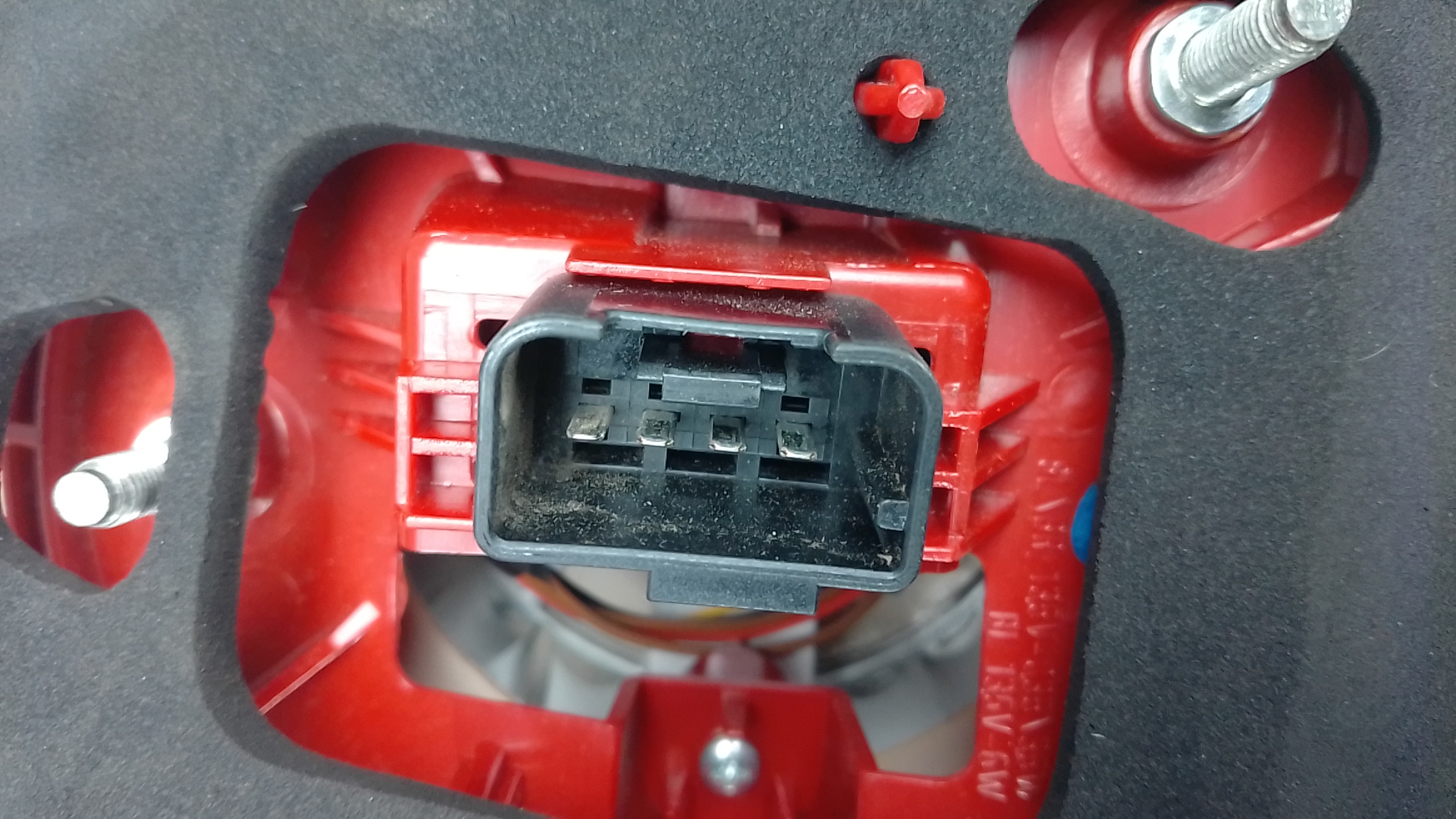 Фонарь задний левый