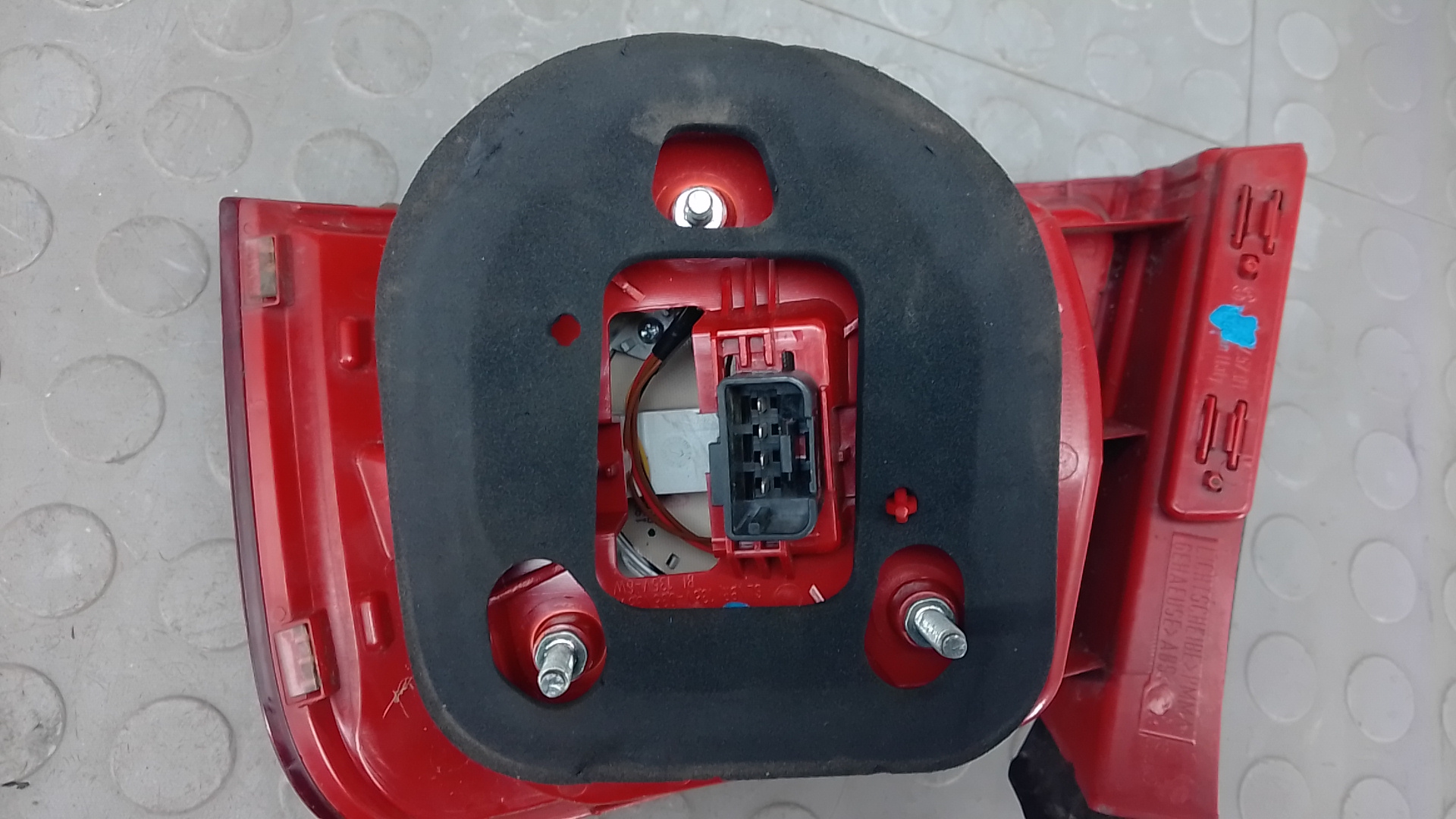 Фонарь задний левый