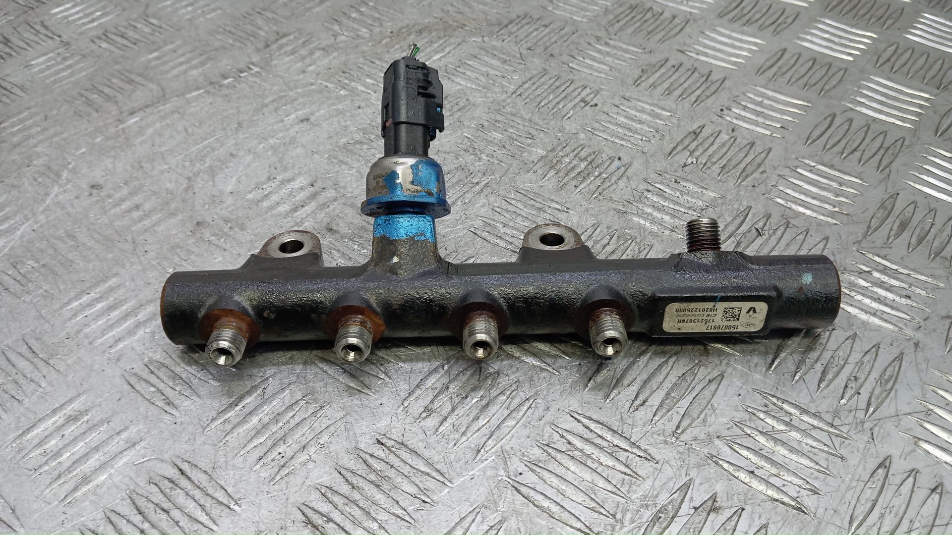 Рейка топливная (рампа)