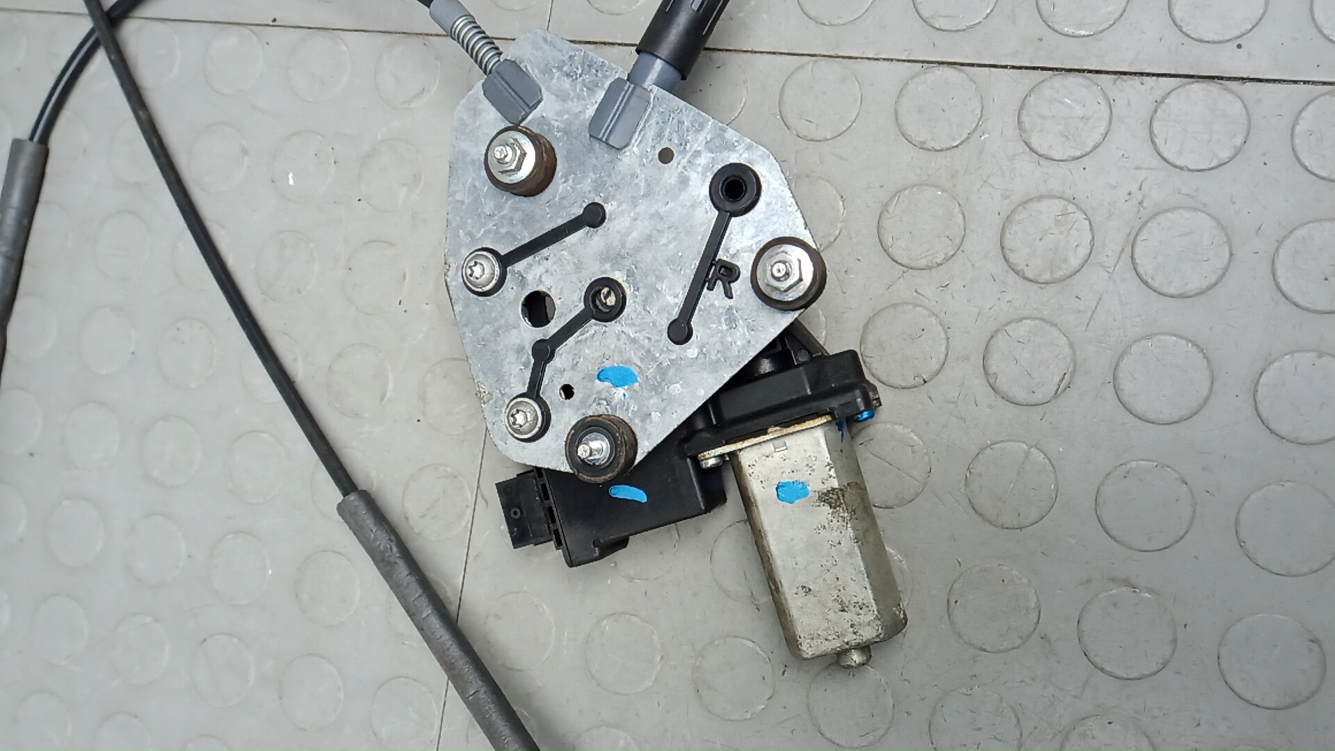 Стеклоподъемник электр. передний правый