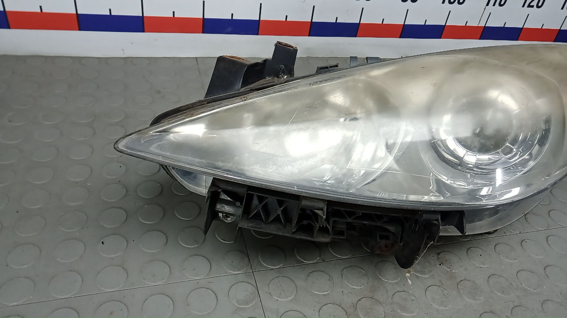 Фара левая