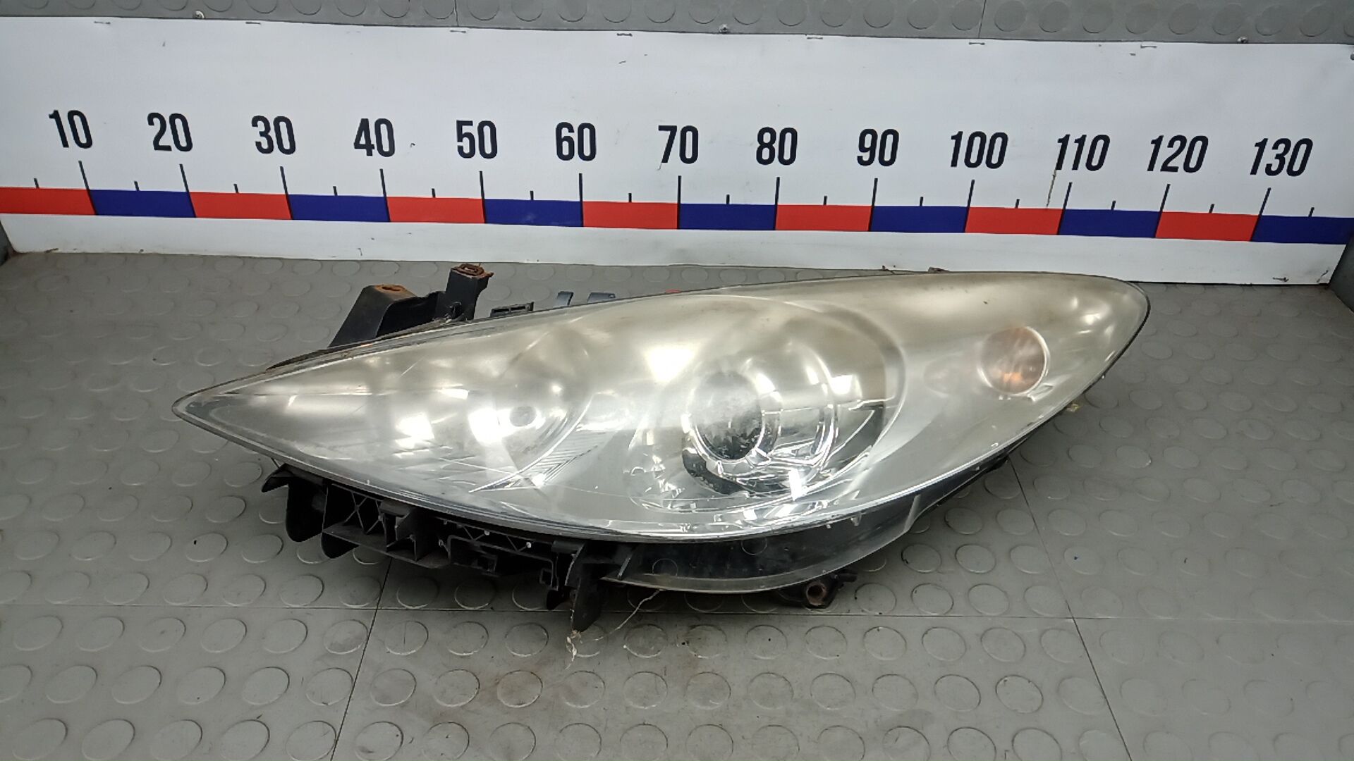 Фара левая