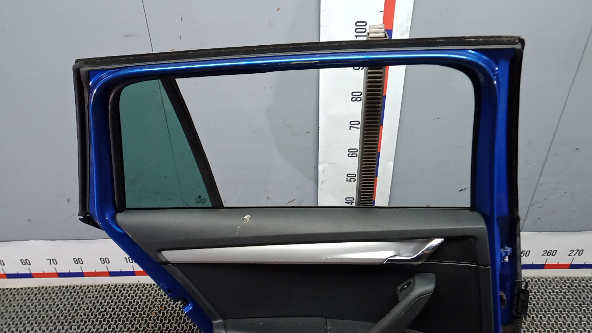 Дверь задняя левая