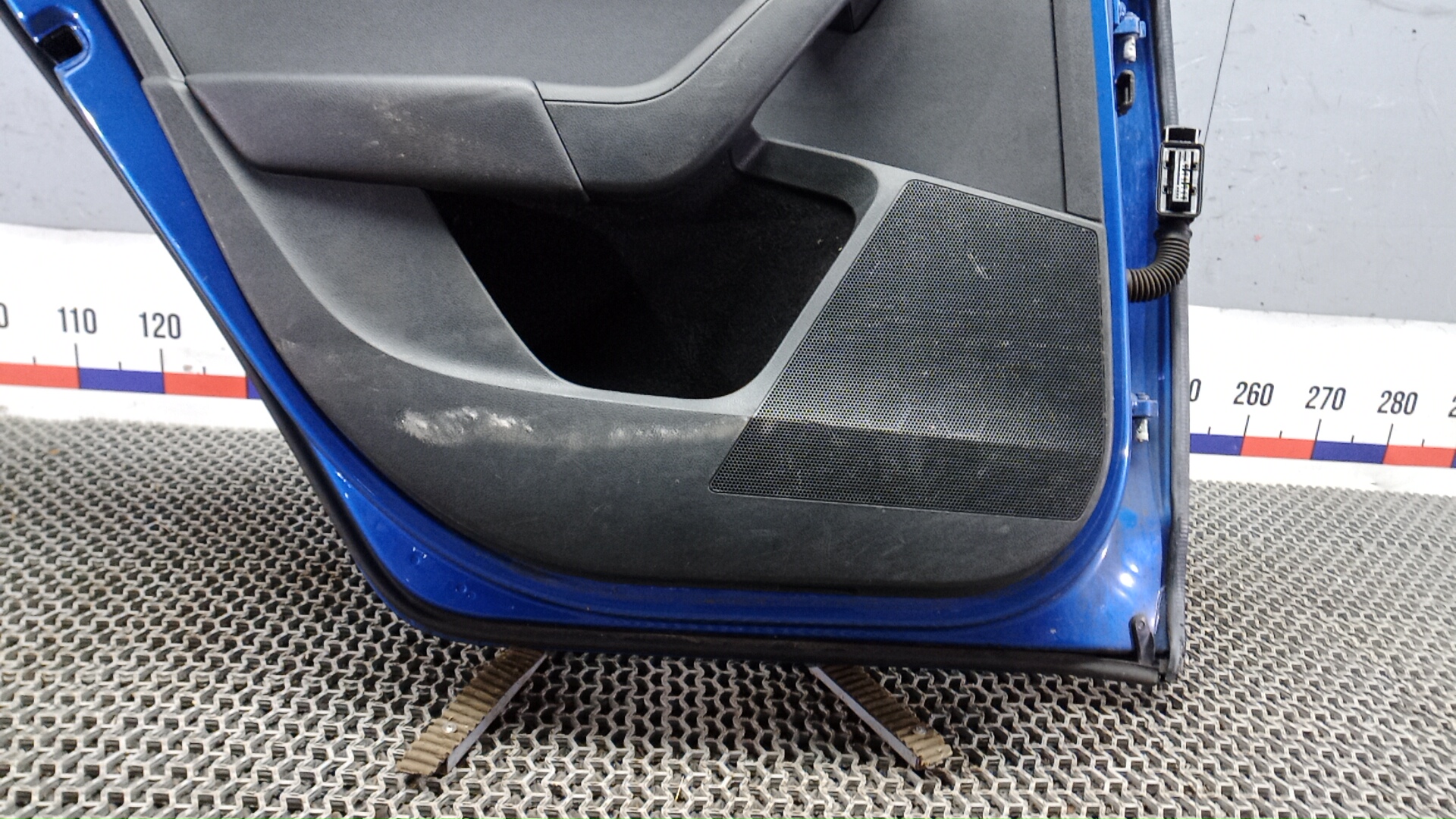 Дверь задняя левая