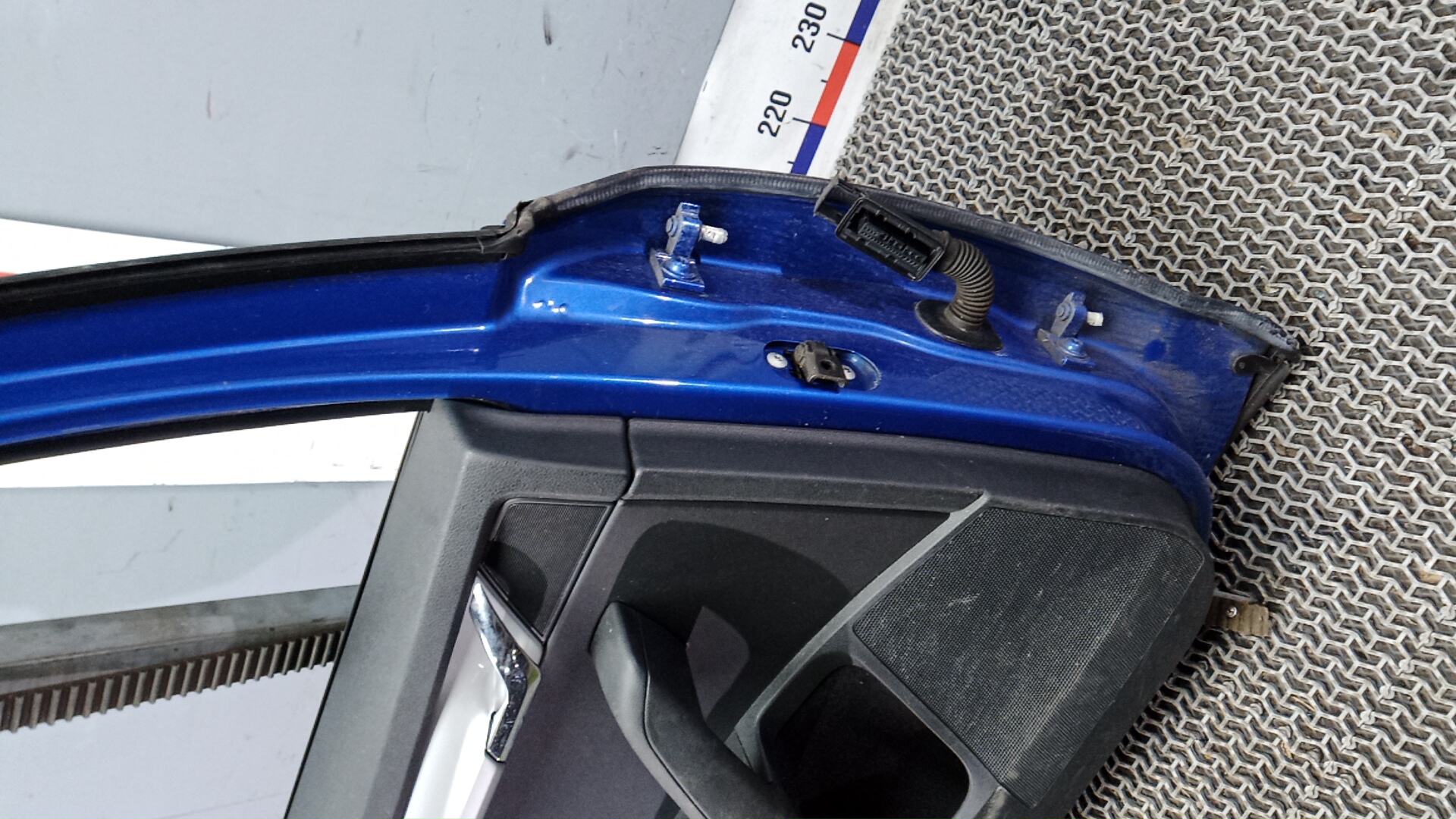 Дверь задняя левая