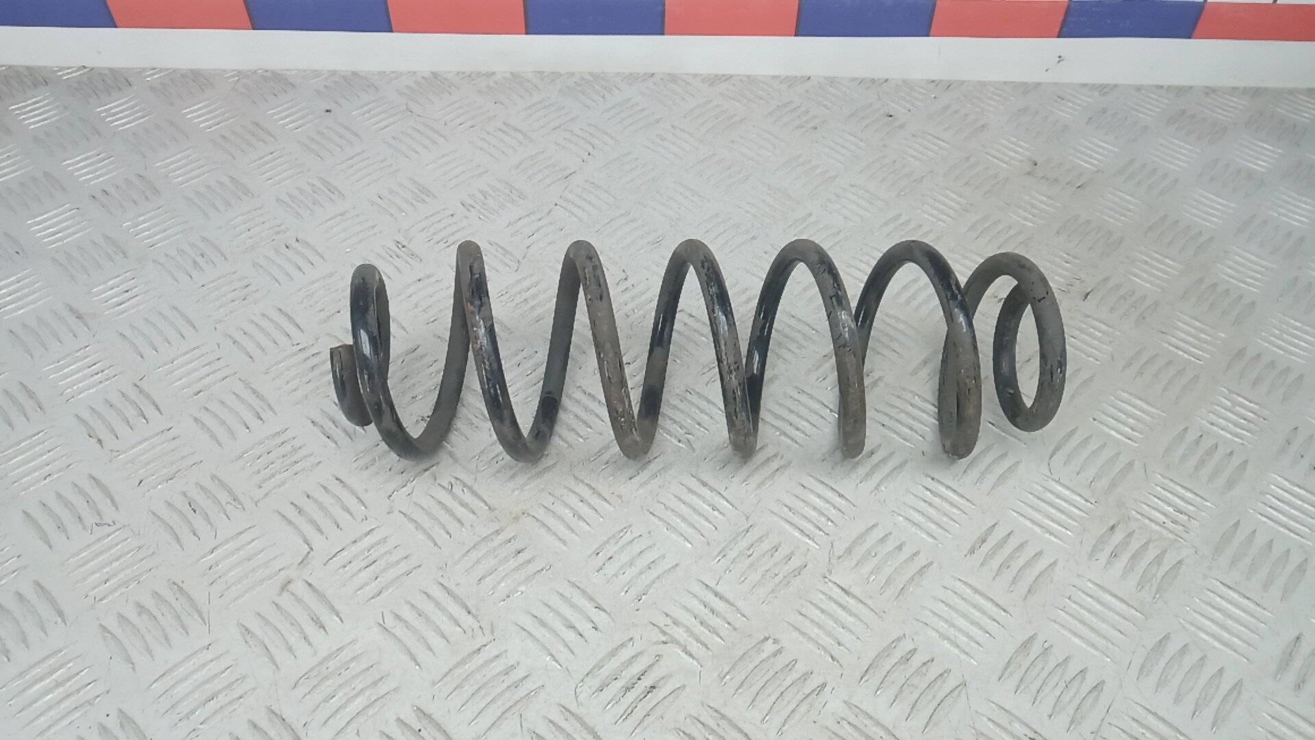 Пружина задняя