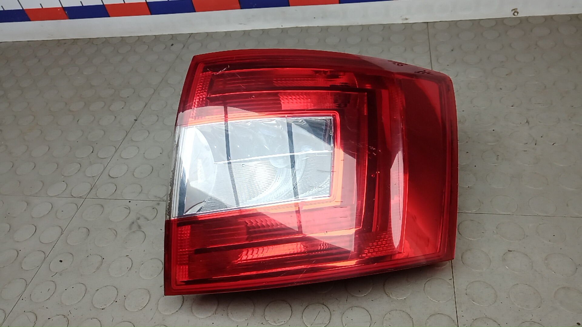 Фонарь задний правый