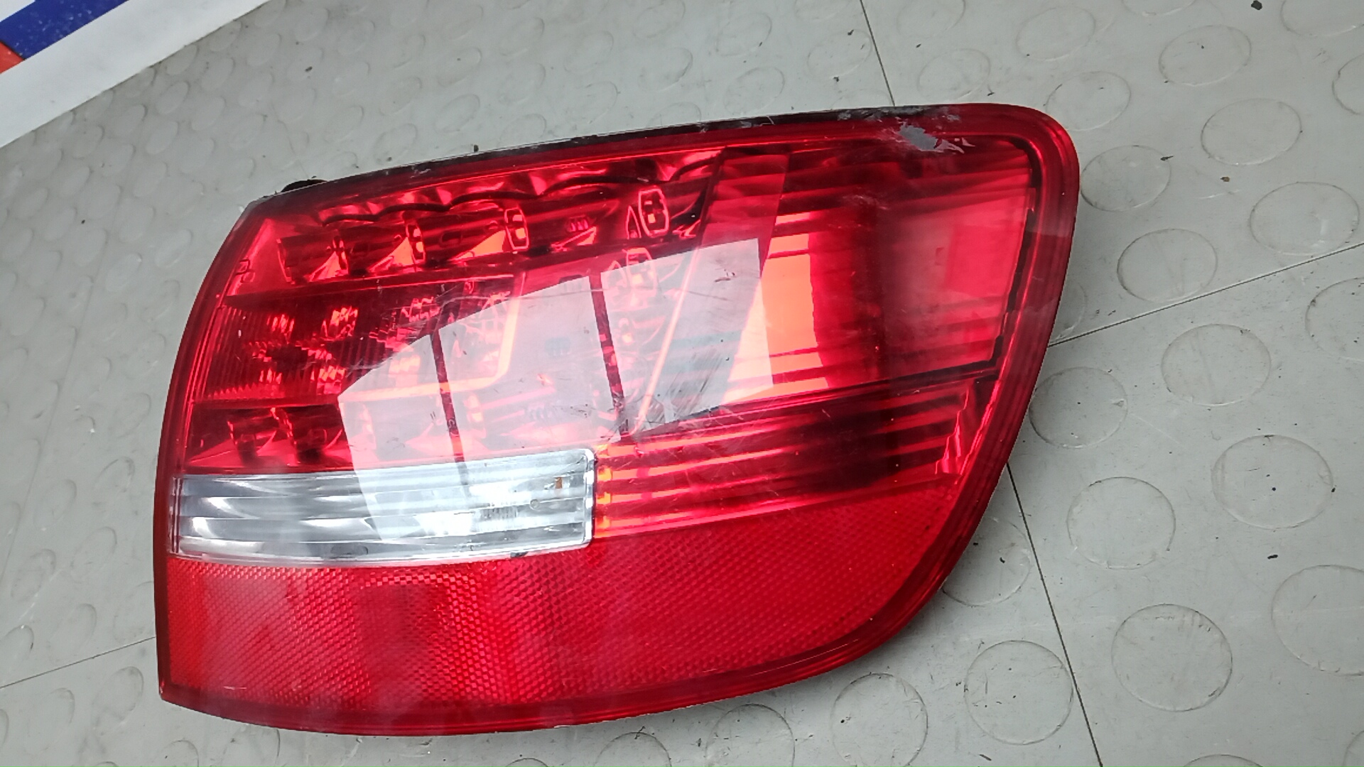 Фонарь задний правый