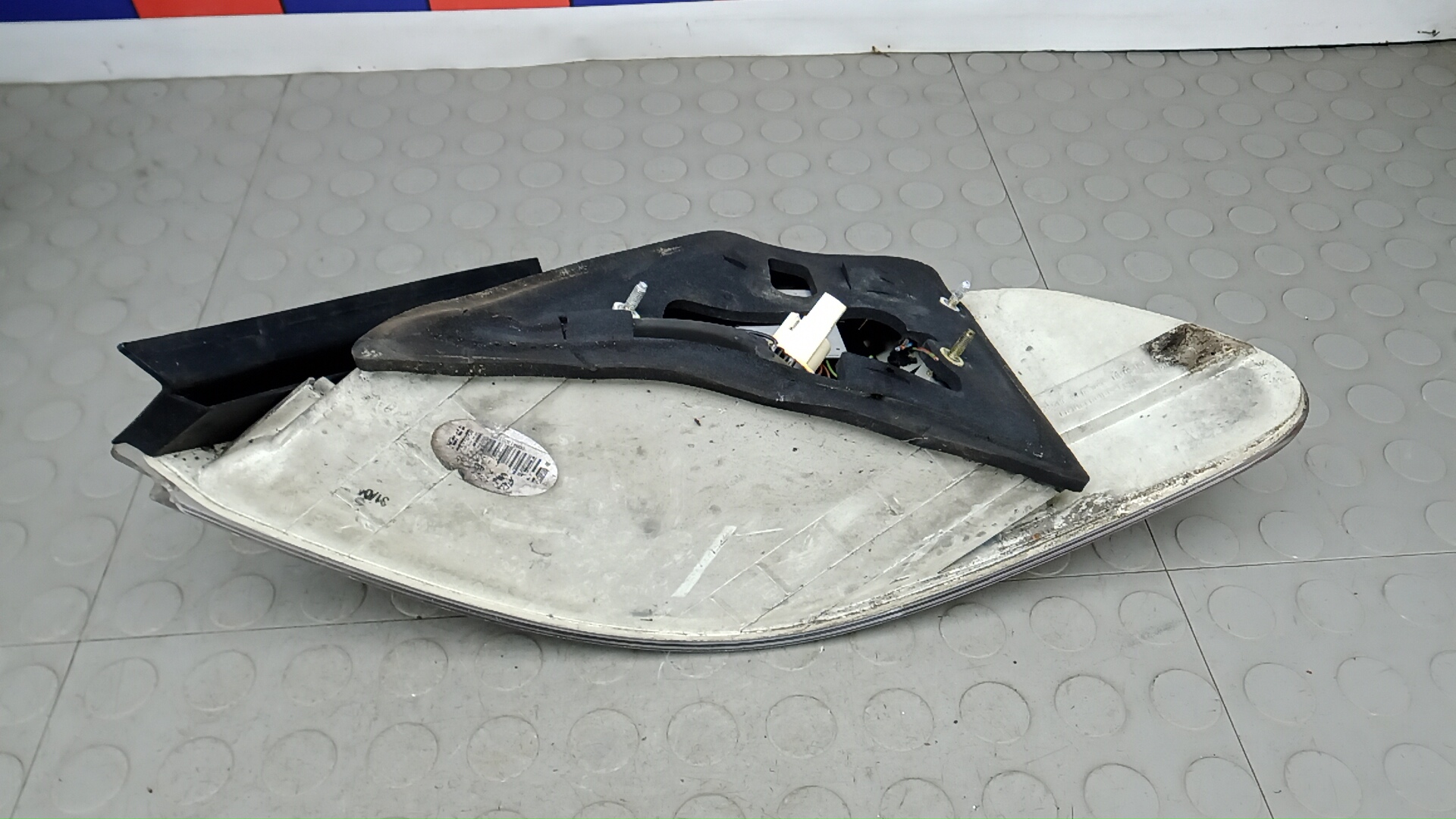 Фонарь задний левый