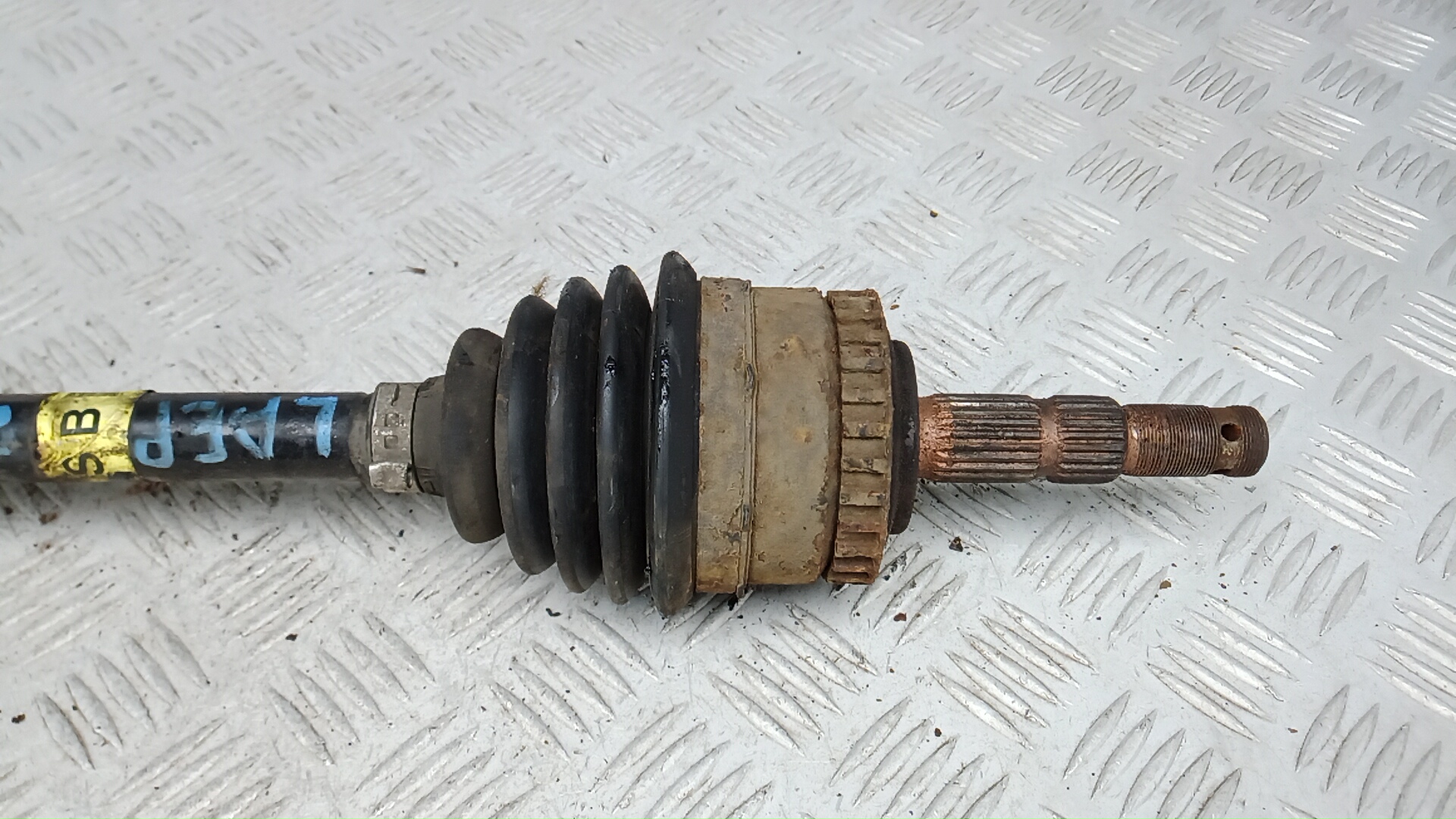 Полуось передняя левая