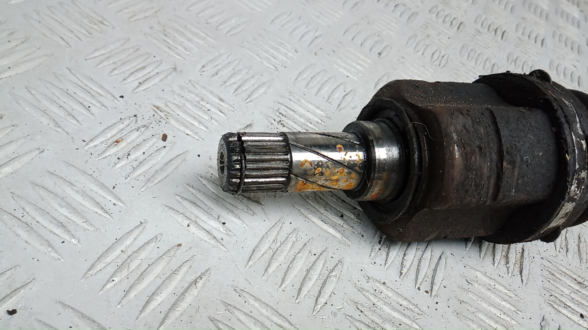 Полуось передняя левая