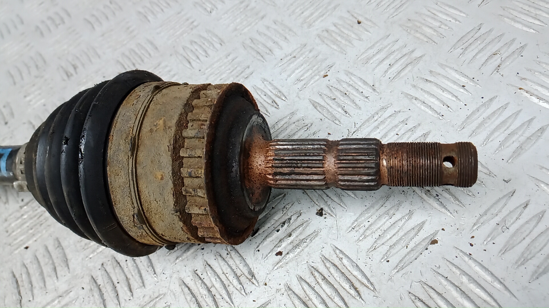 Полуось передняя левая