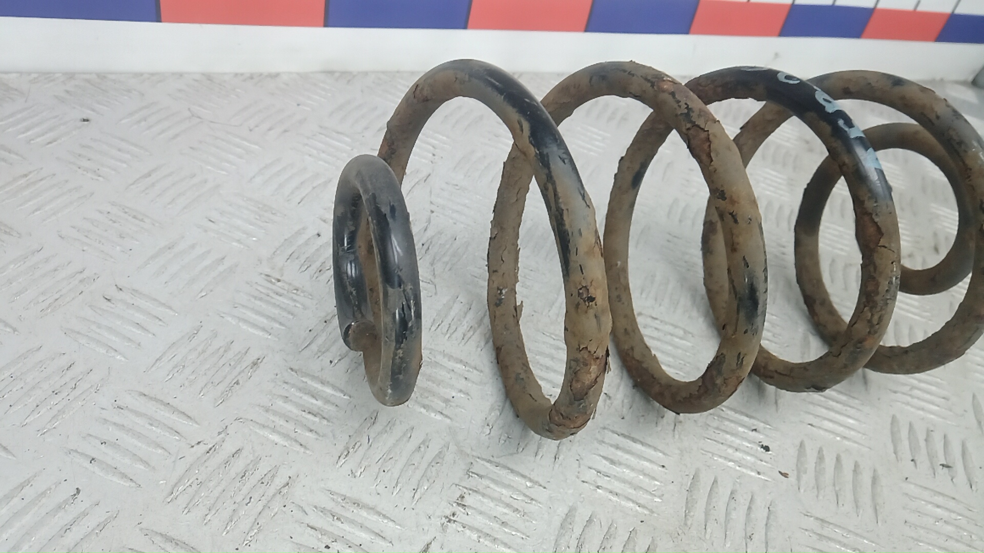 Пружина задняя