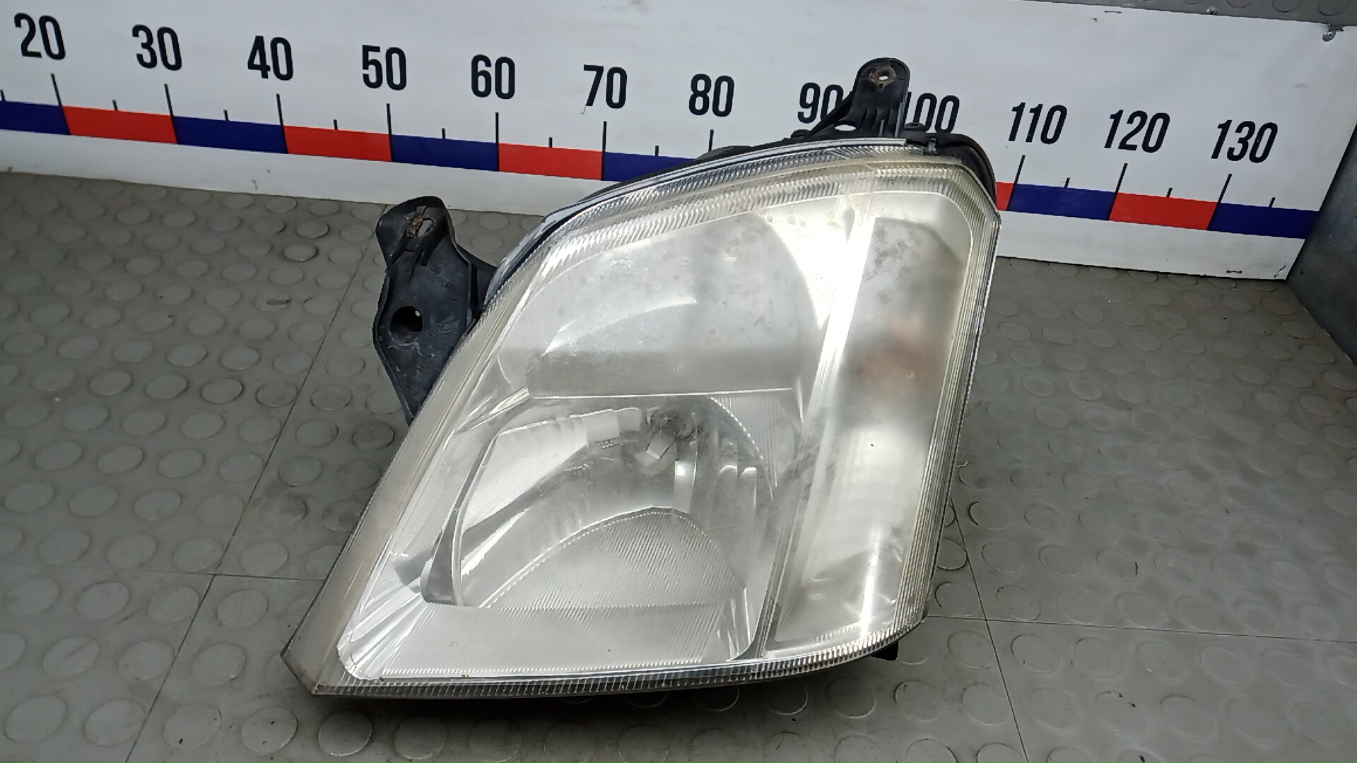 Фара левая