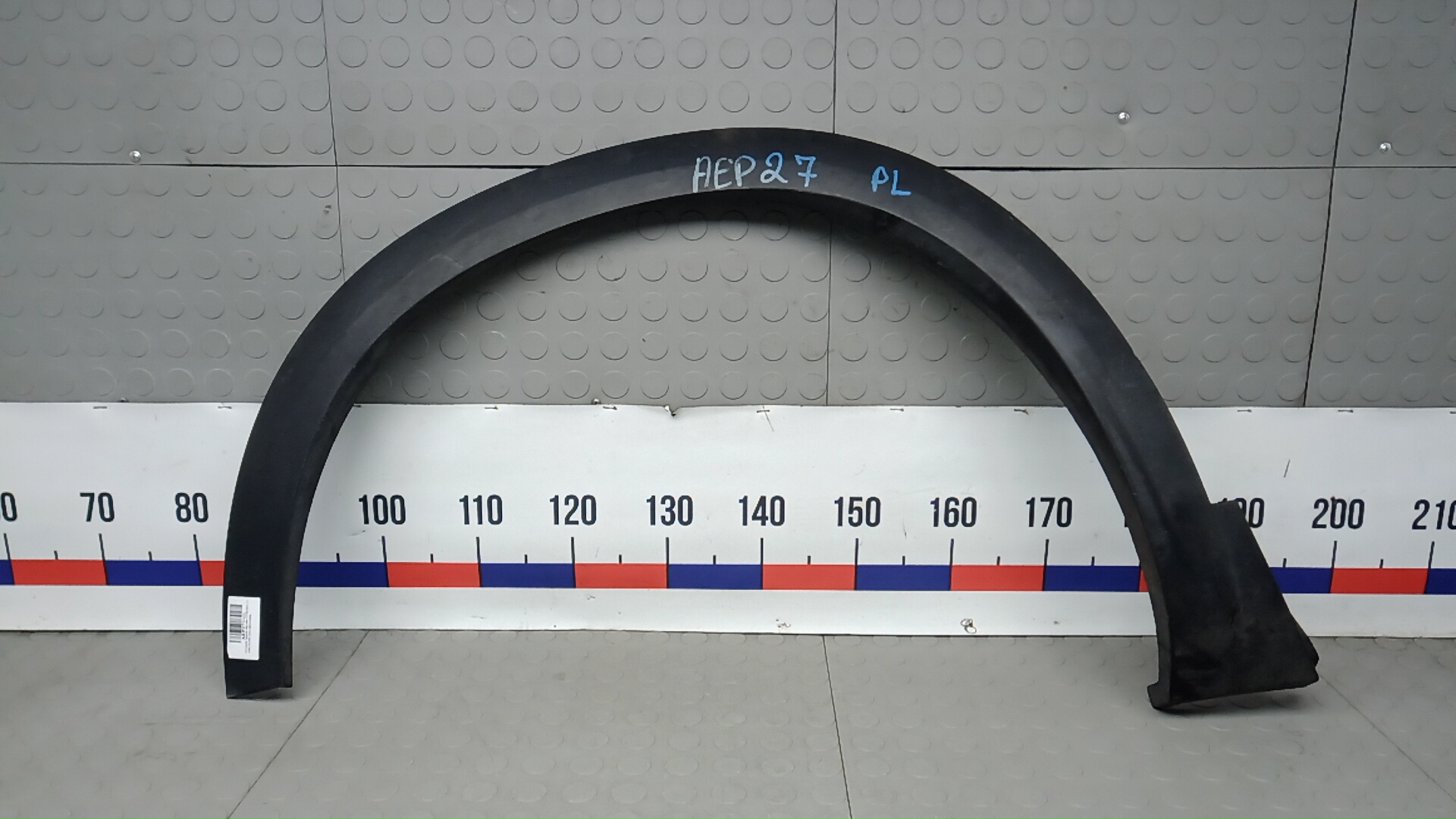 Накладка переднего крыла левого