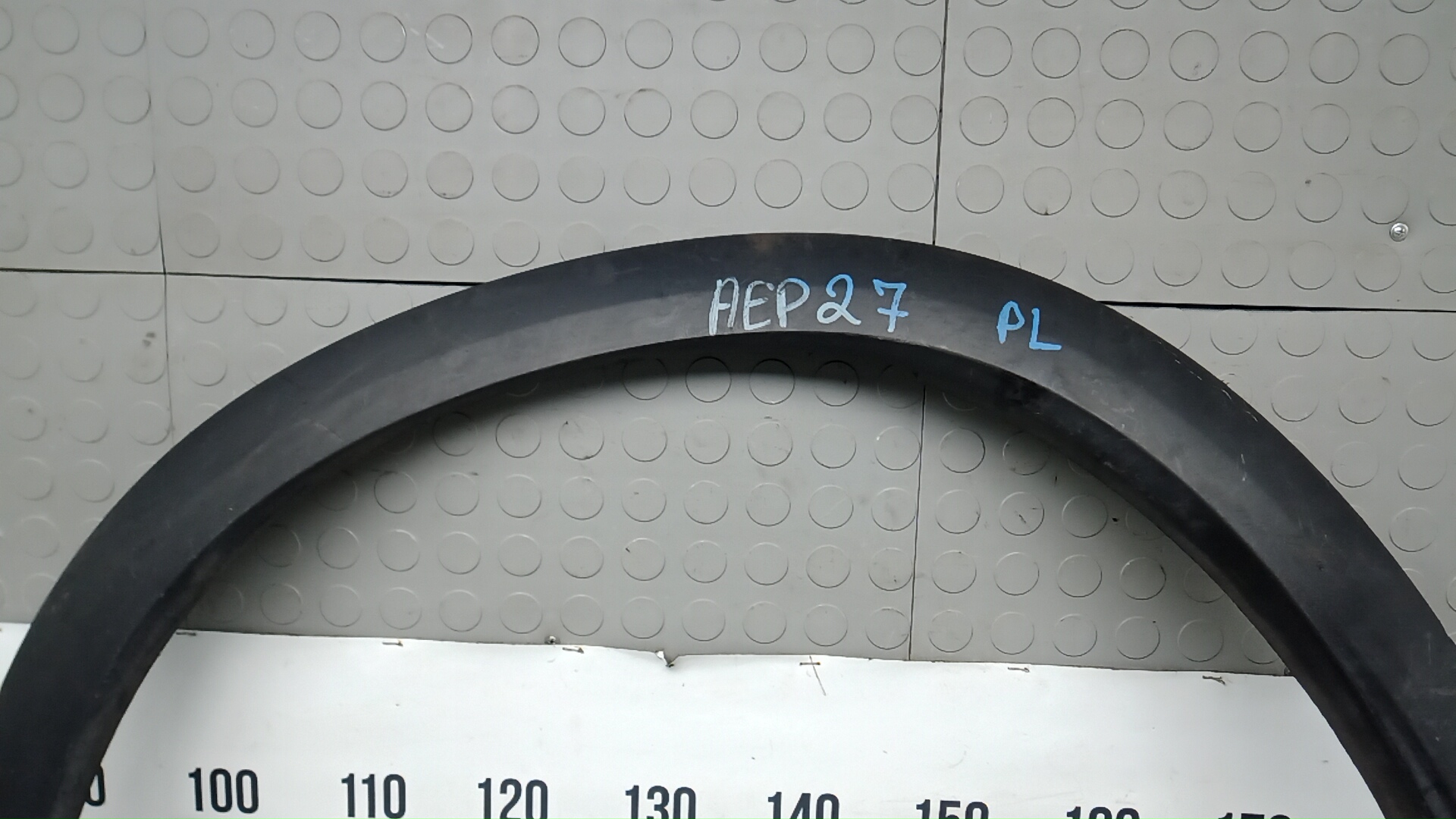 Накладка переднего крыла левого