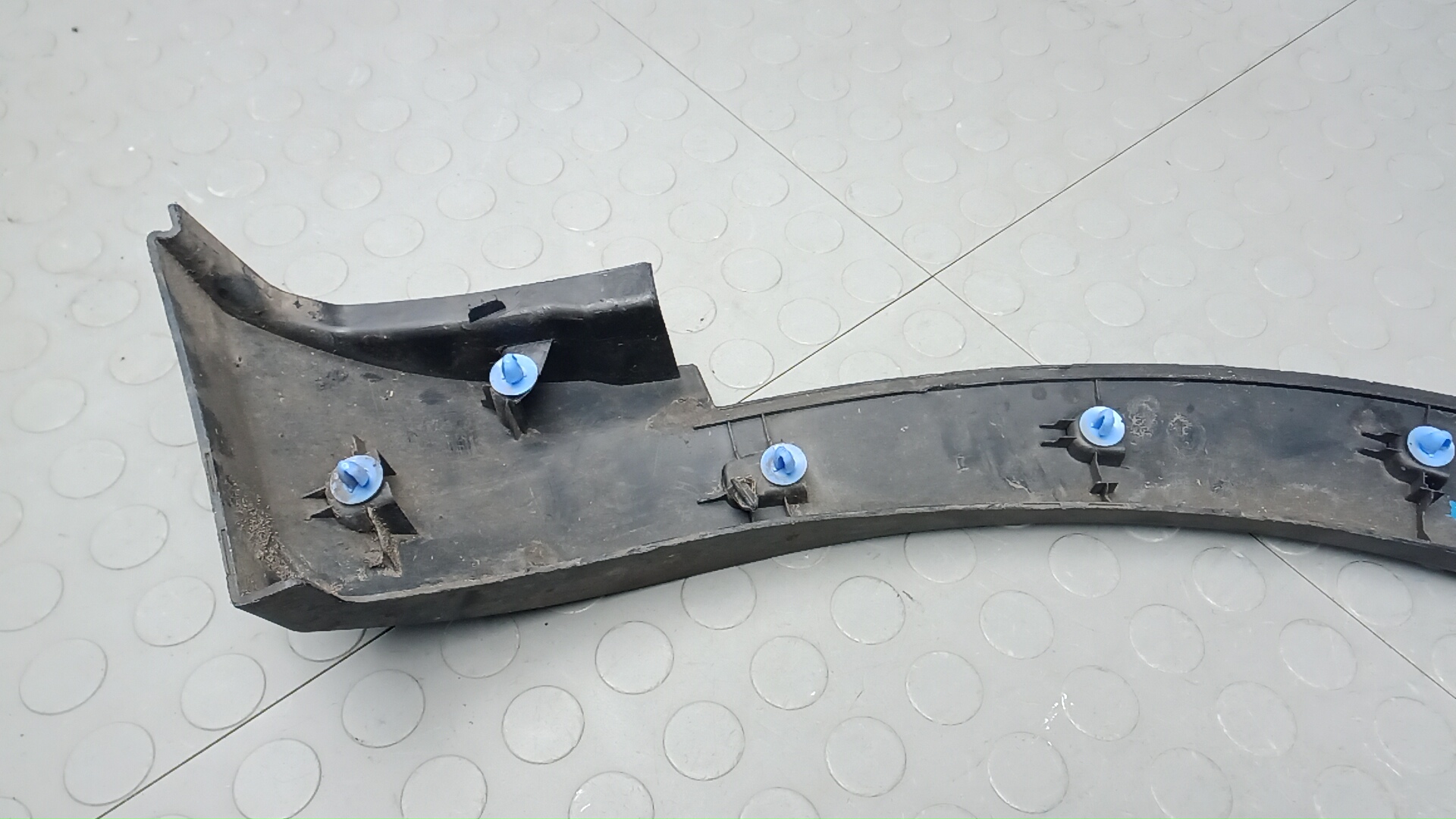 Накладка переднего крыла левого