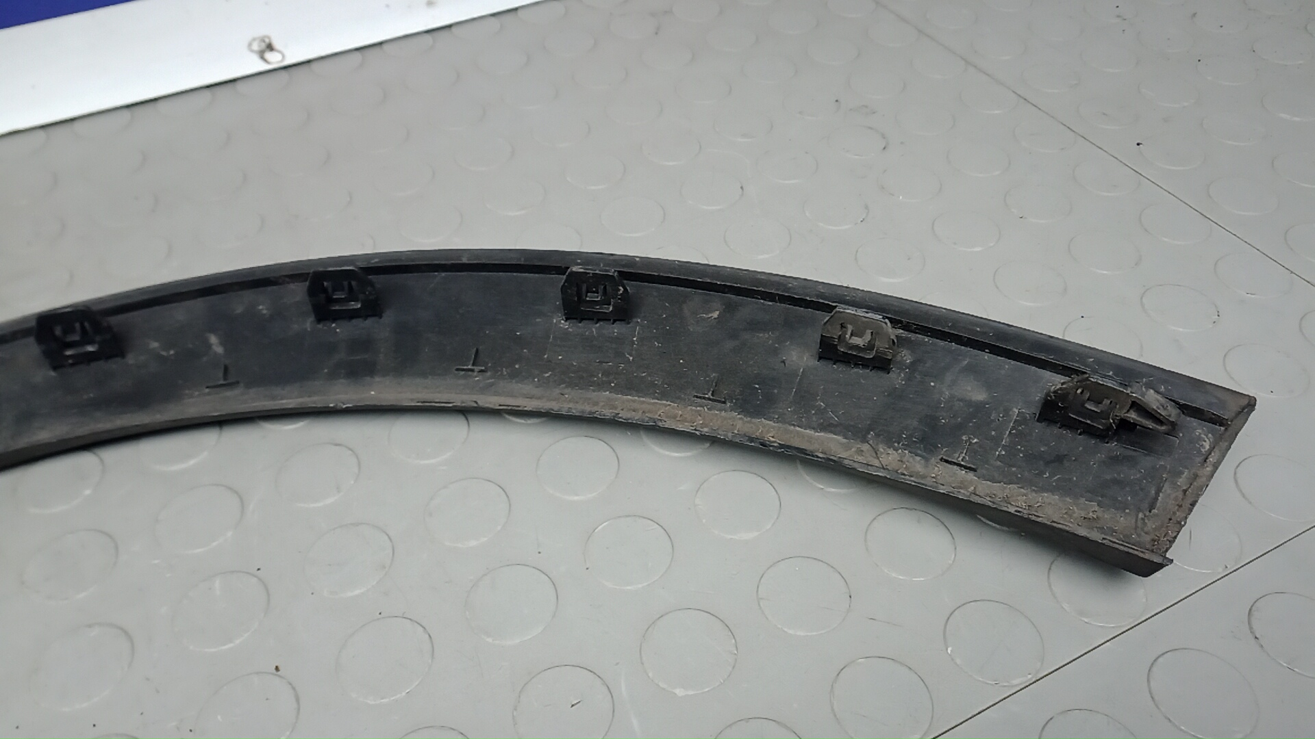 Накладка переднего крыла левого