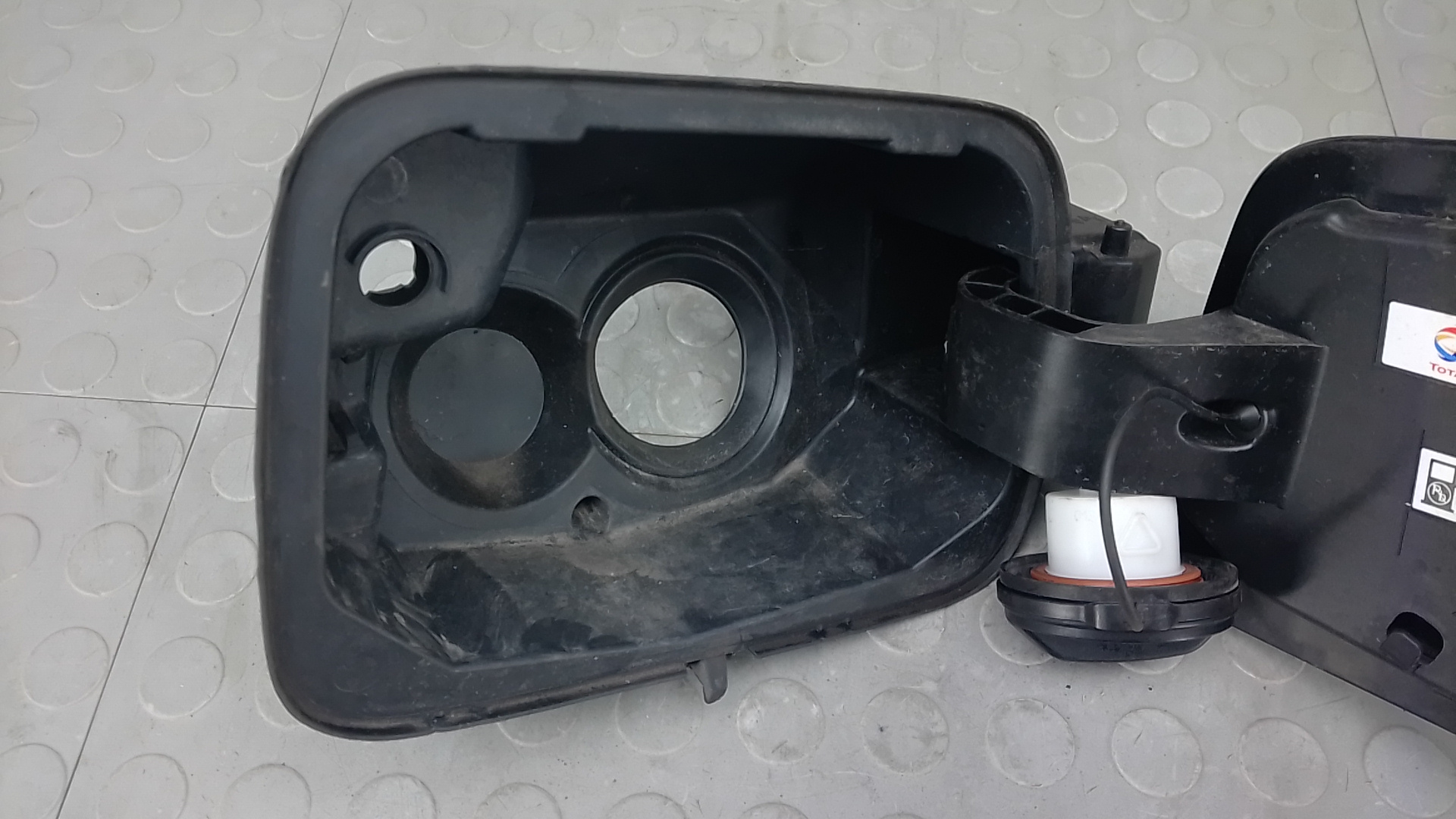 Лючок бензобака