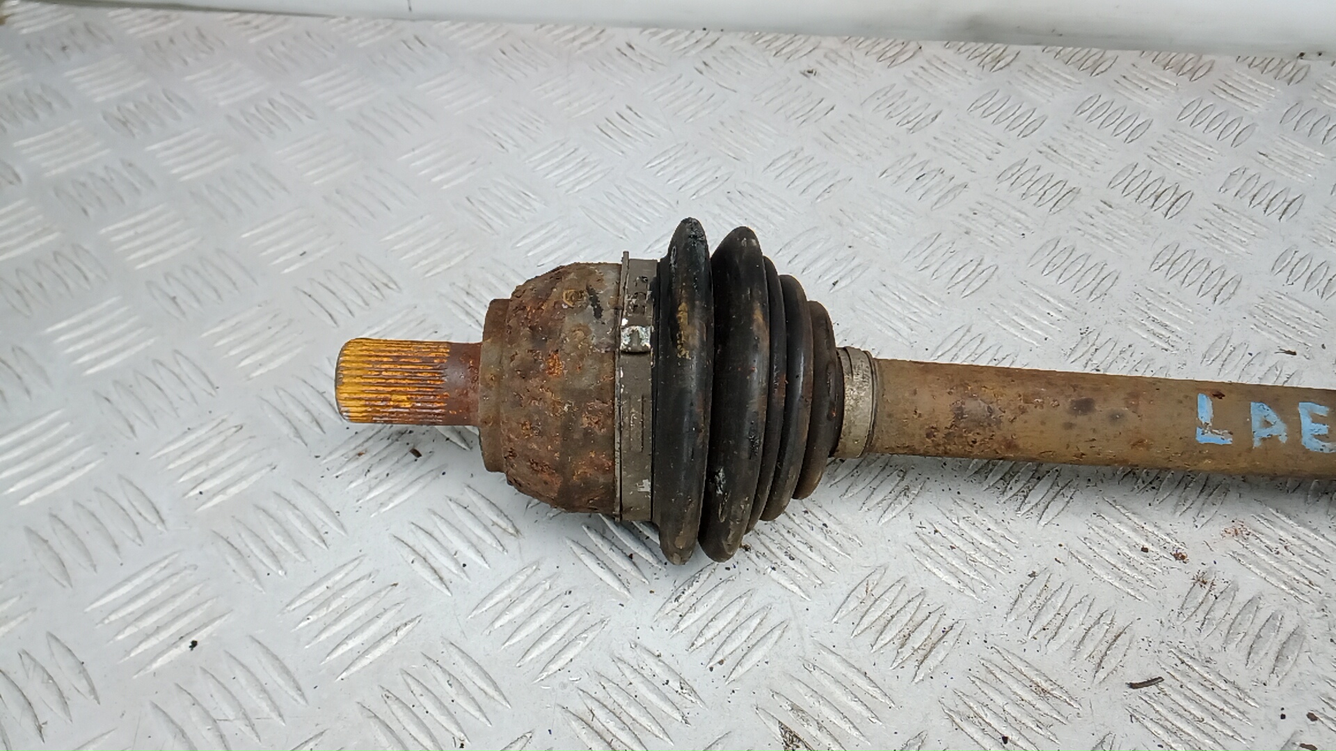 Полуось передняя левая