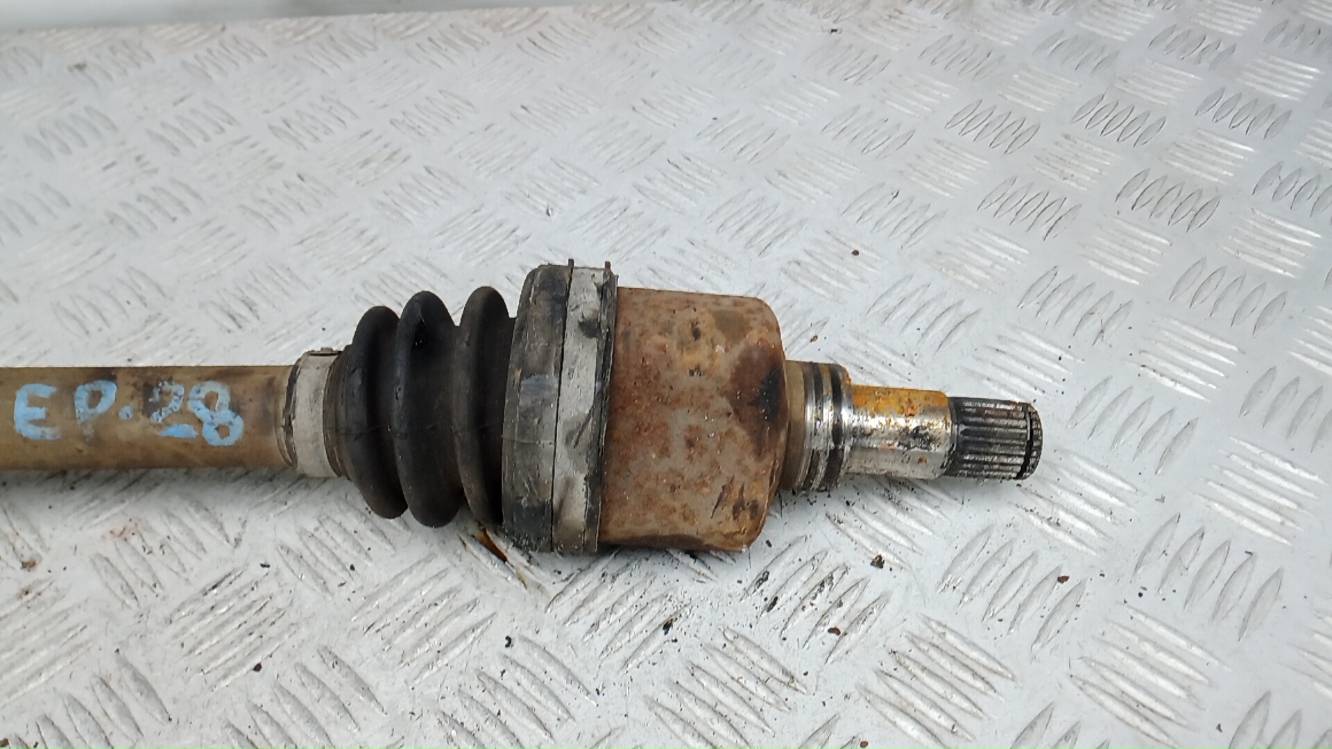 Полуось передняя левая