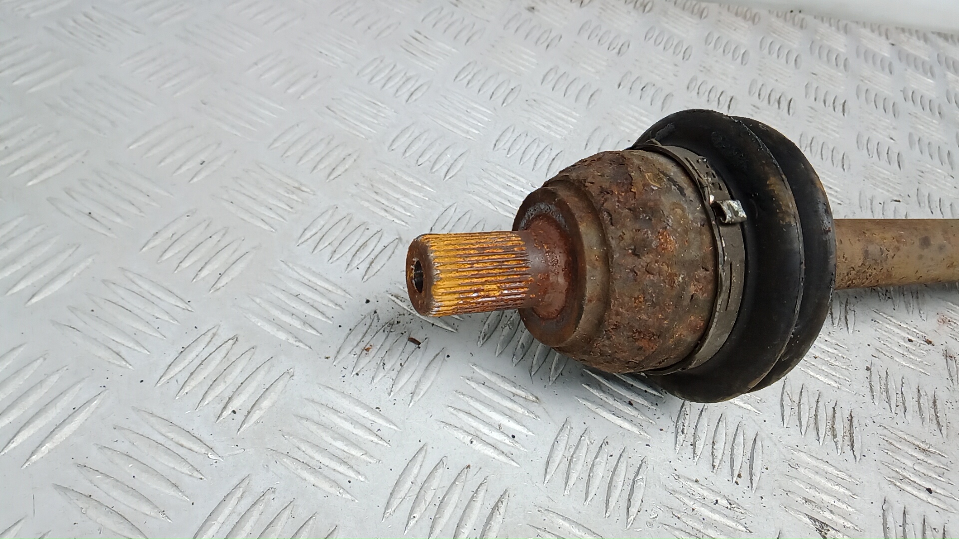 Полуось передняя левая