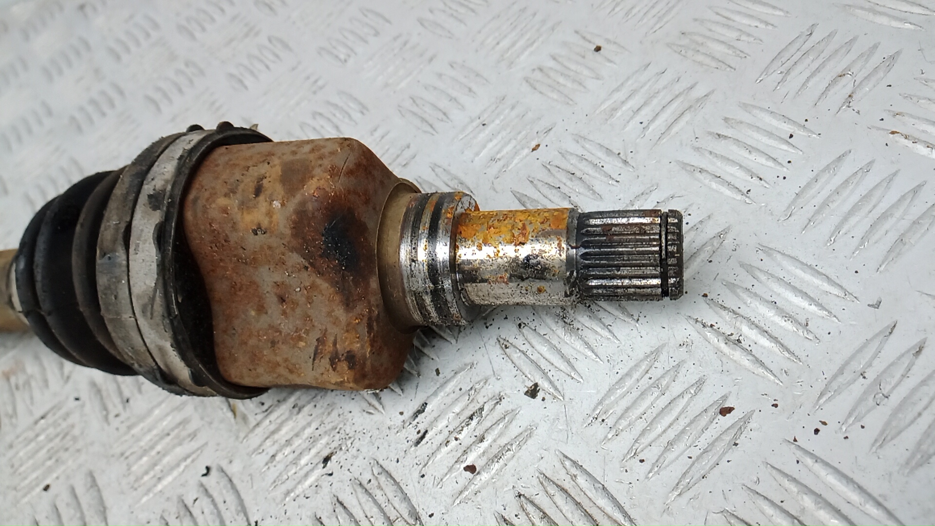 Полуось передняя левая