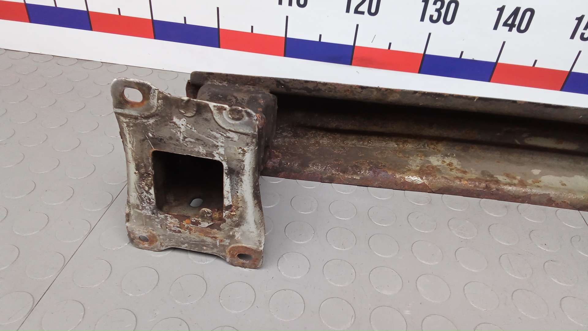 Усилитель заднего бампера