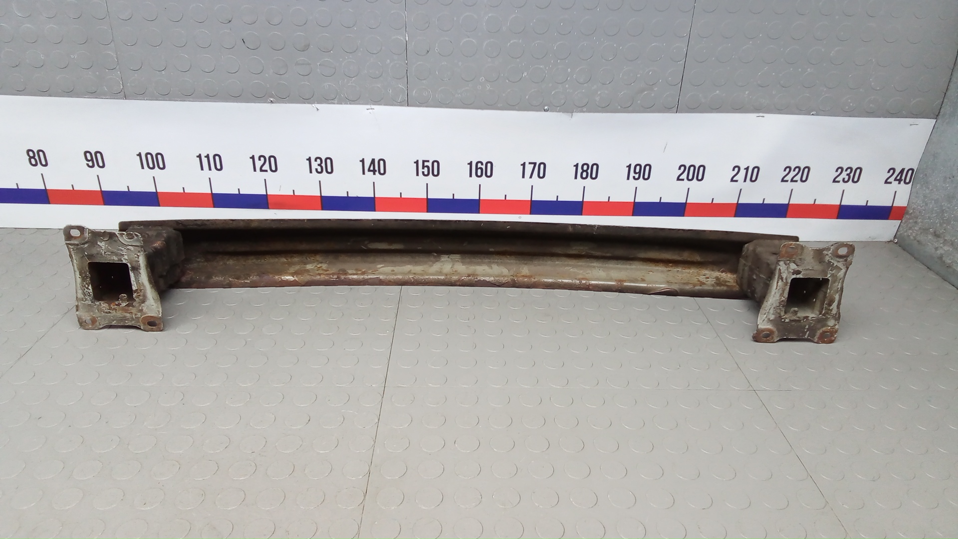 Усилитель заднего бампера