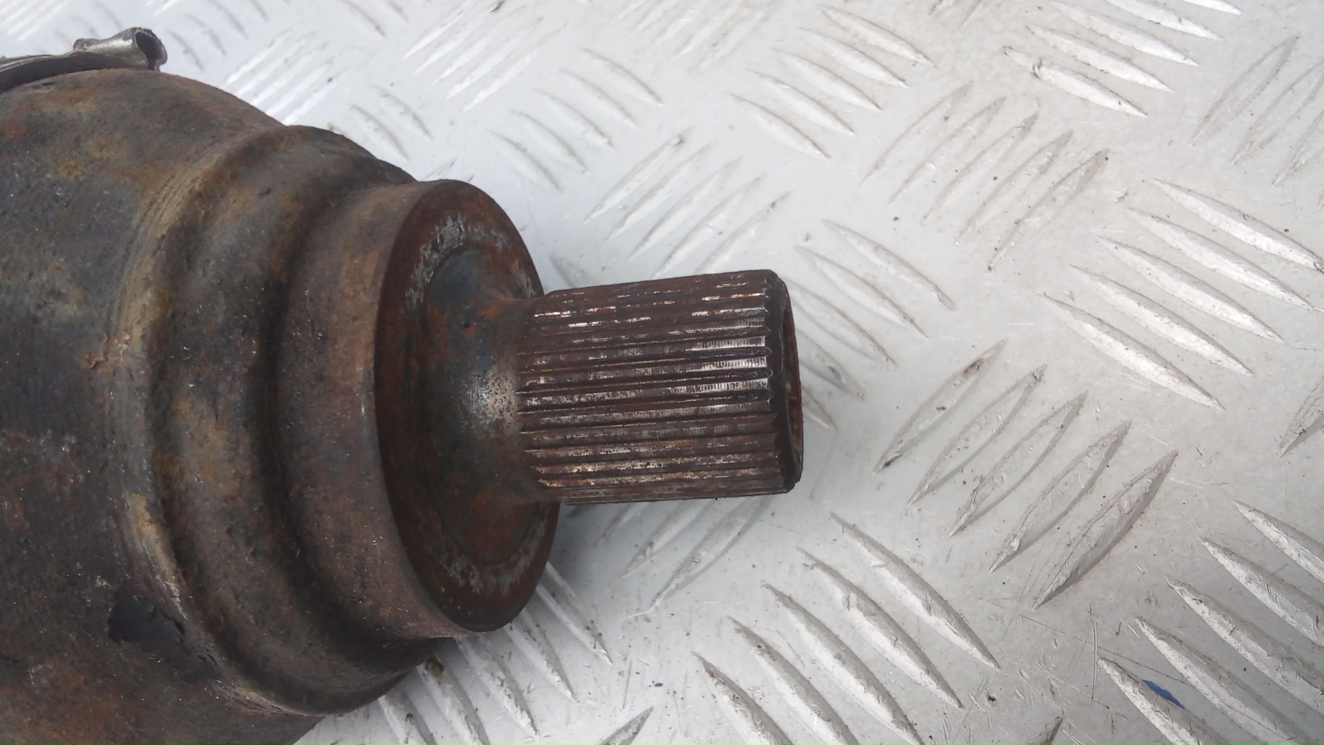 Полуось передняя левая